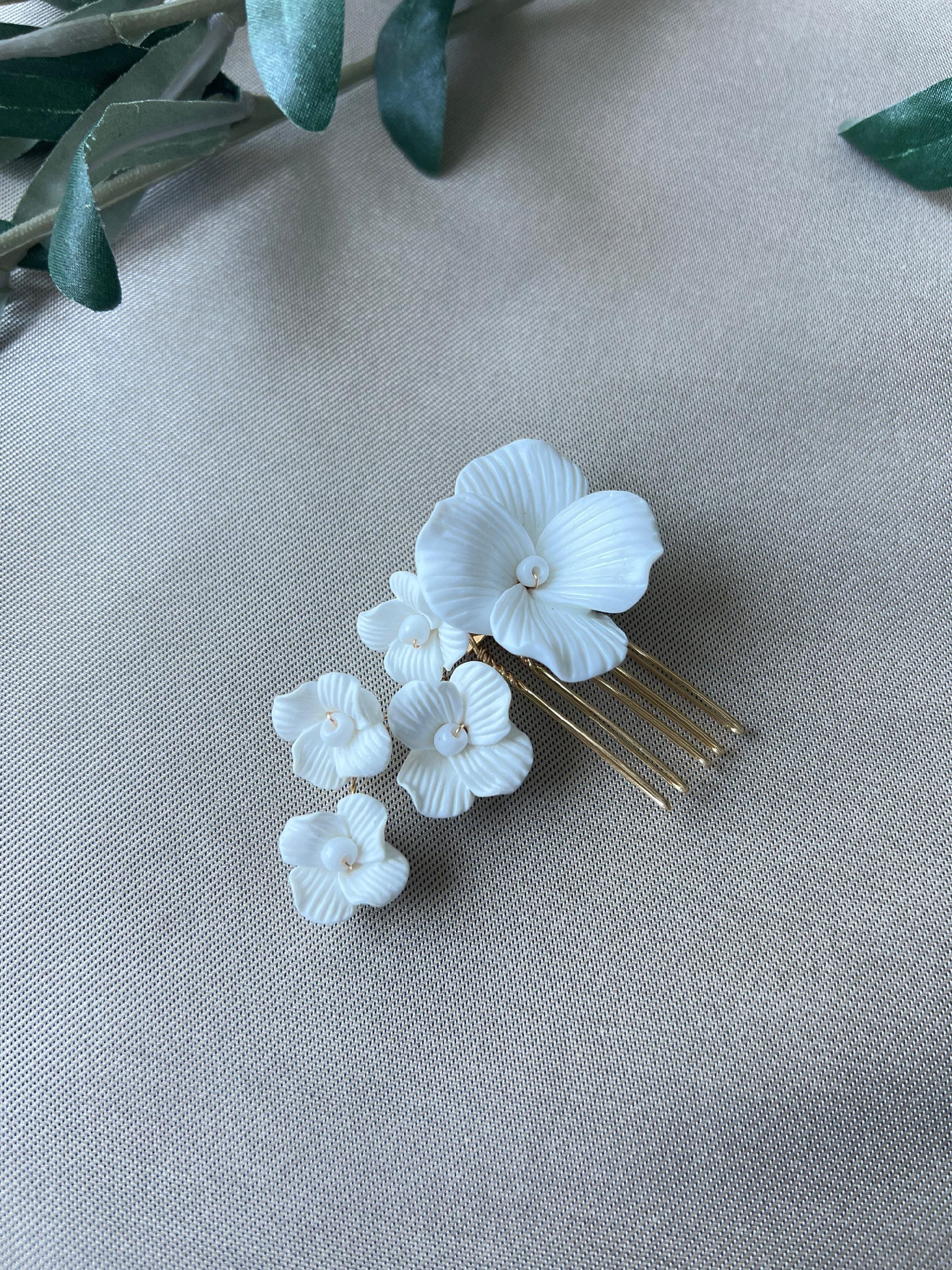 Braut Haarschmuck, Blüten Haarkamm, weiß und gold, Hochzeit, floral, Couture, hochwertiger Brauthaarschmuck, Brautfrisur, Braut Zubehör-Brauthaarschmuck-Schmuckblüte