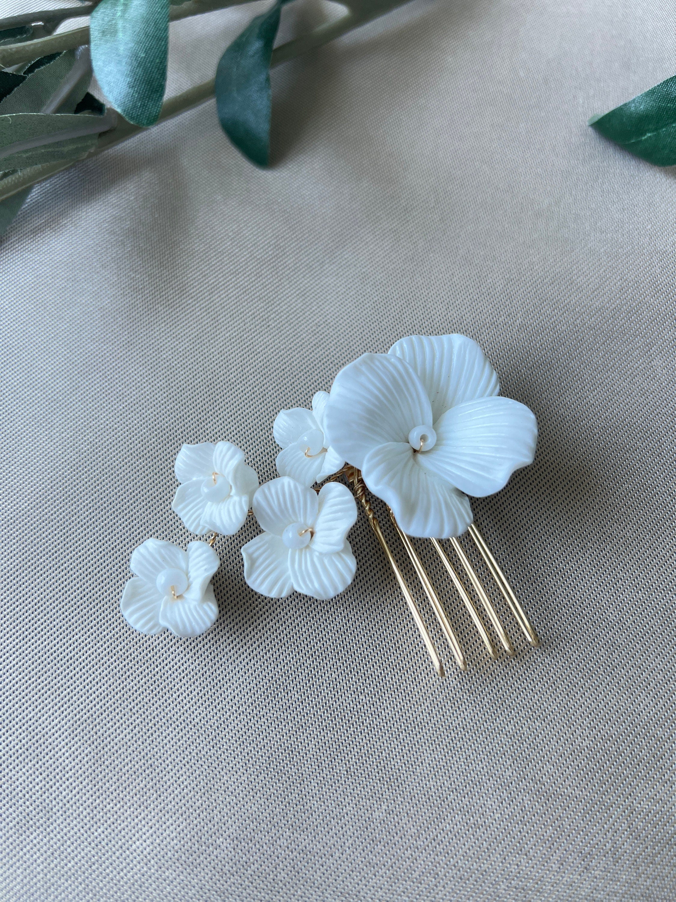 Braut Haarschmuck, Blüten Haarkamm, weiß und gold, Hochzeit, floral, Couture, hochwertiger Brauthaarschmuck, Brautfrisur, Braut Zubehör-Brauthaarschmuck-Schmuckblüte