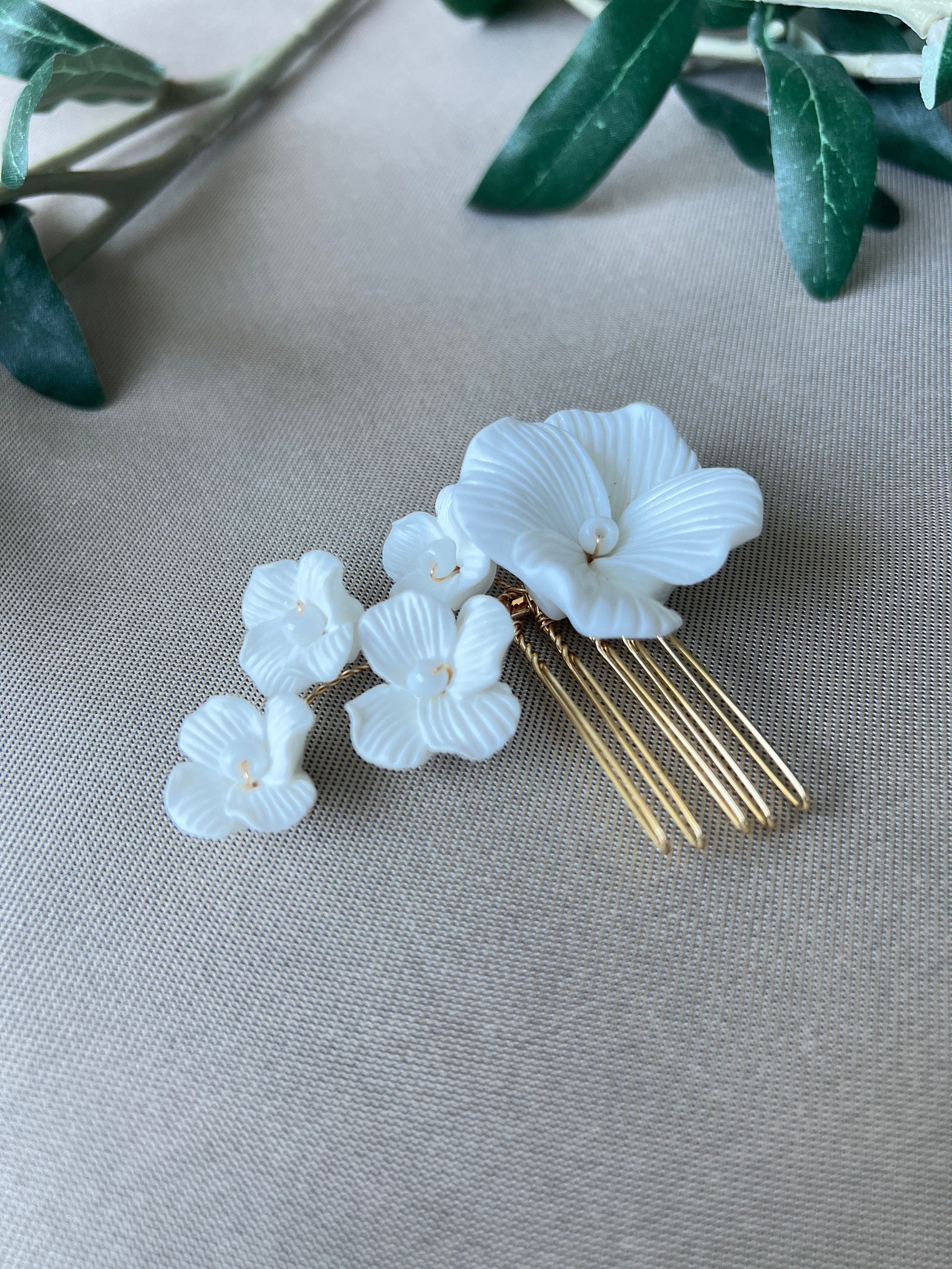 Braut Haarschmuck, Blüten Haarkamm, weiß und gold, Hochzeit, floral, Couture, hochwertiger Brauthaarschmuck, Brautfrisur, Braut Zubehör-Brauthaarschmuck-Schmuckblüte