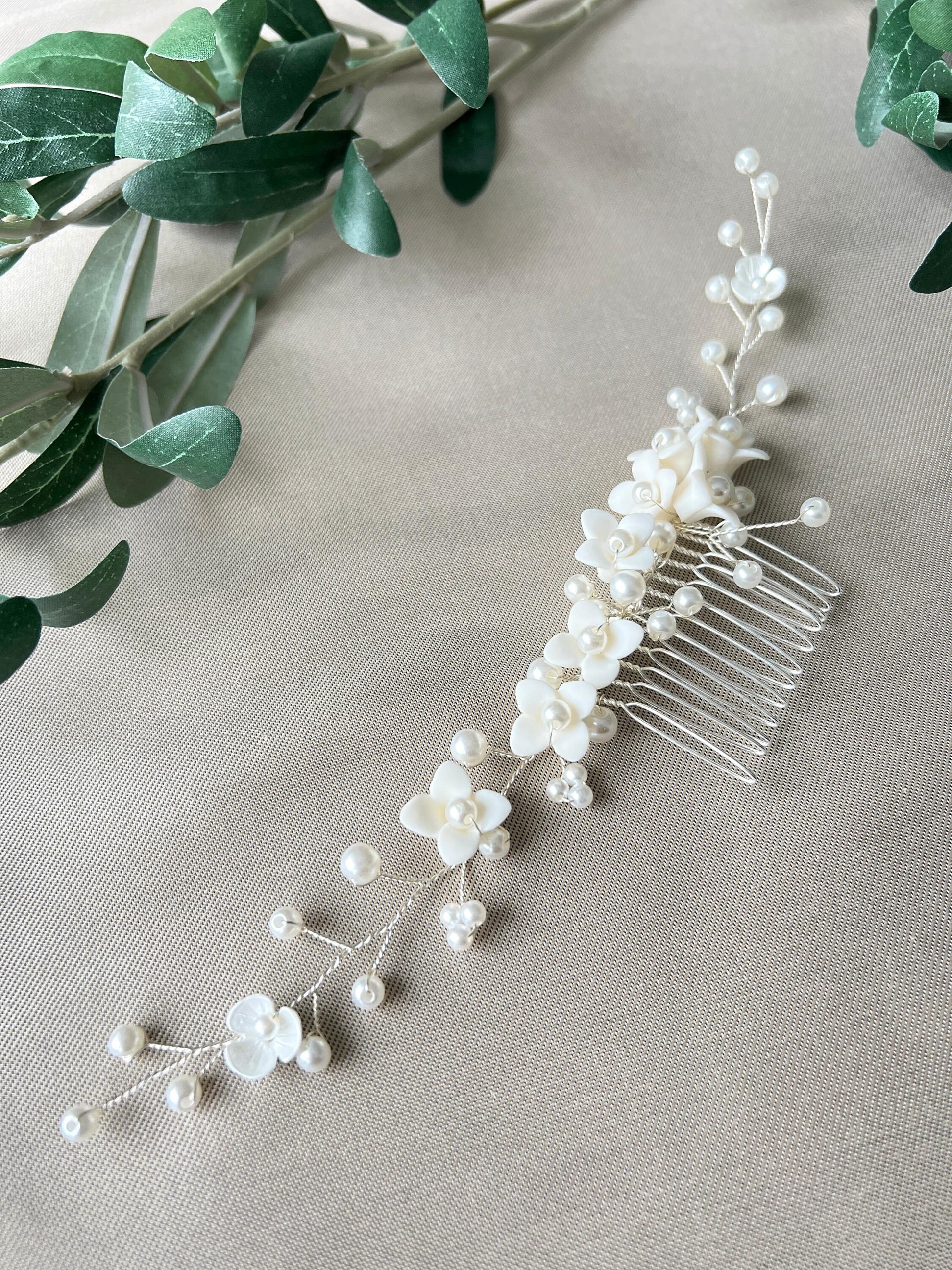 Braut Haarschmuck, Haarkamm, Perlen, gold, weiße Blumen, Hochzeit, hochwertiger Brauthaarschmuck - Gold-Brauthaarschmuck-Schmuckblüte