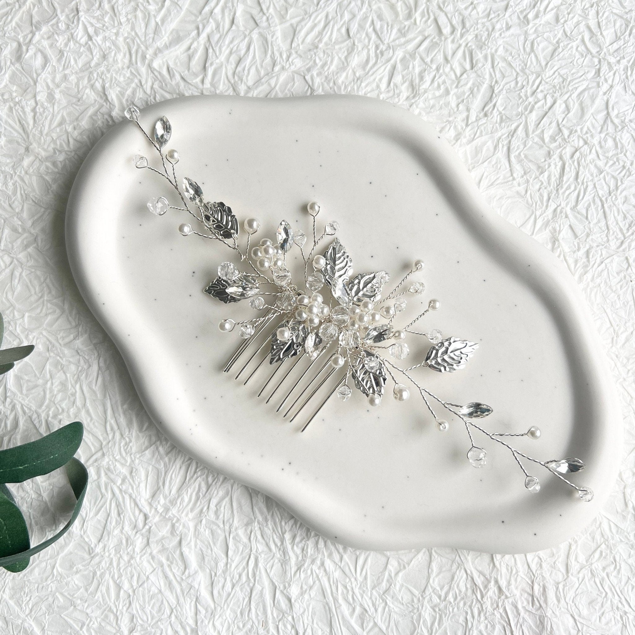 Braut Haarschmuck, Haarkamm, Perlen und Strass, Silber, Blumen, Hochzeit, Juwelierdraht,-Brauthaarschmuck-Schmuckblüte