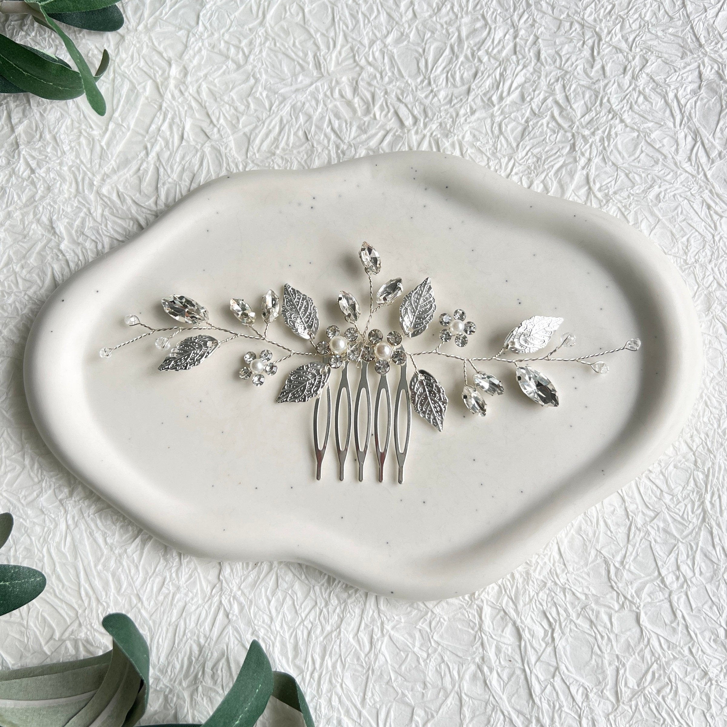 Braut Haarschmuck, Haarkamm, Perlen und Strass, Silber, Blumen, Hochzeit, Juwelierdraht,-Brauthaarschmuck-Schmuckblüte