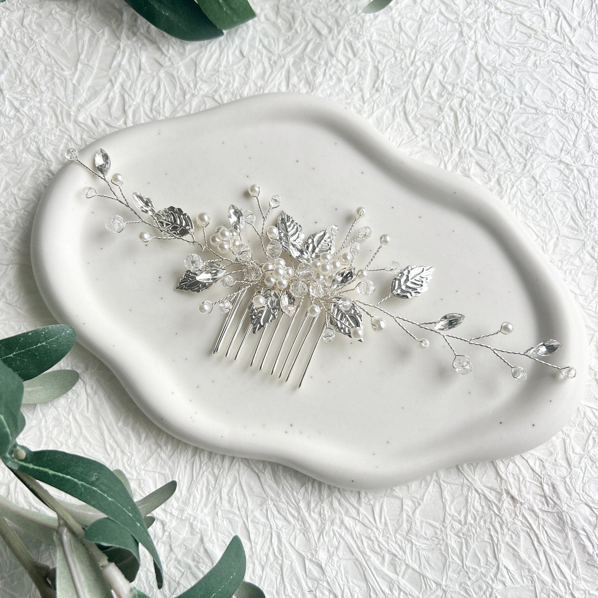 Braut Haarschmuck, Haarkamm, Perlen und Strass, Silber, Blumen, Hochzeit, Juwelierdraht,-Brauthaarschmuck-Schmuckblüte