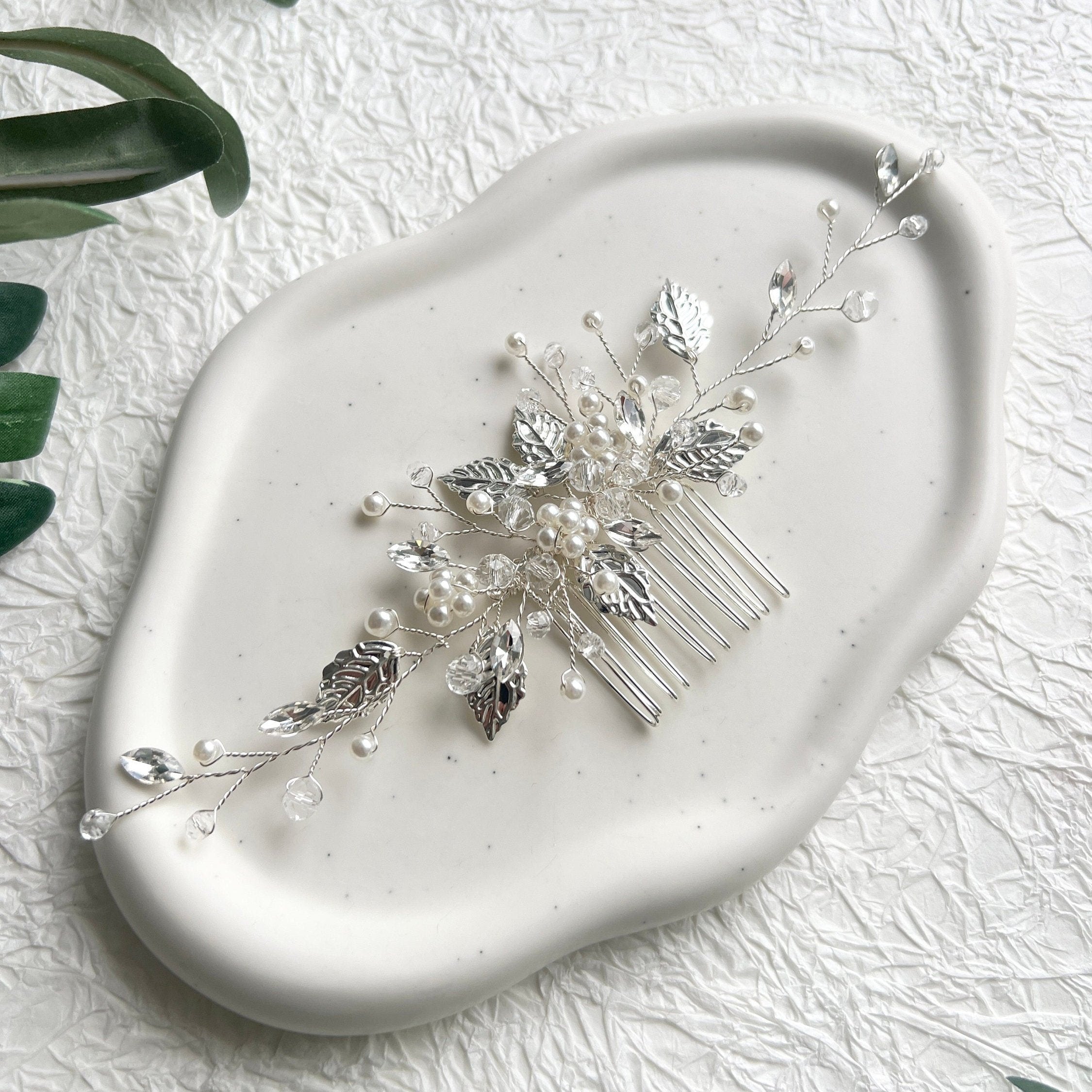 Braut Haarschmuck, Haarkamm, Perlen und Strass, Silber, Blumen, Hochzeit, Juwelierdraht,-Brauthaarschmuck-Schmuckblüte