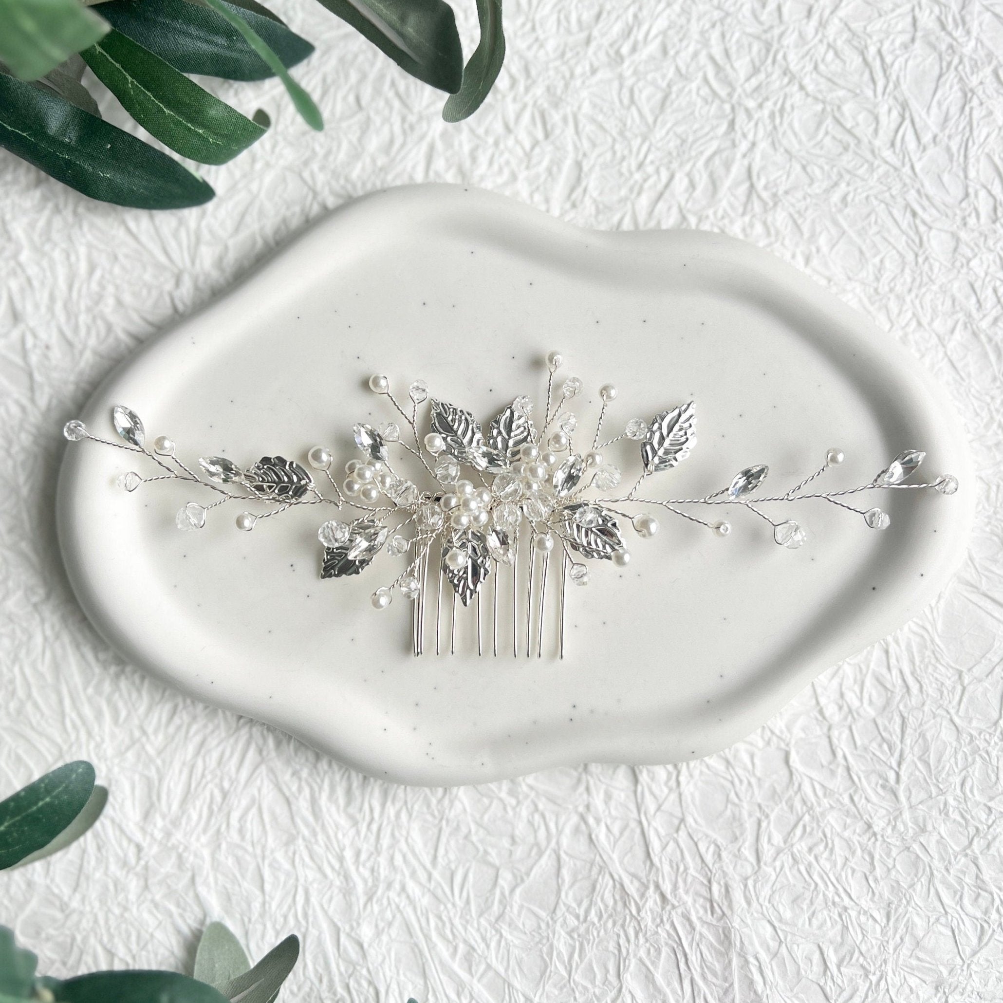 Braut Haarschmuck, Haarkamm, Perlen und Strass, Silber, Blumen, Hochzeit, Juwelierdraht,-Brauthaarschmuck-Schmuckblüte