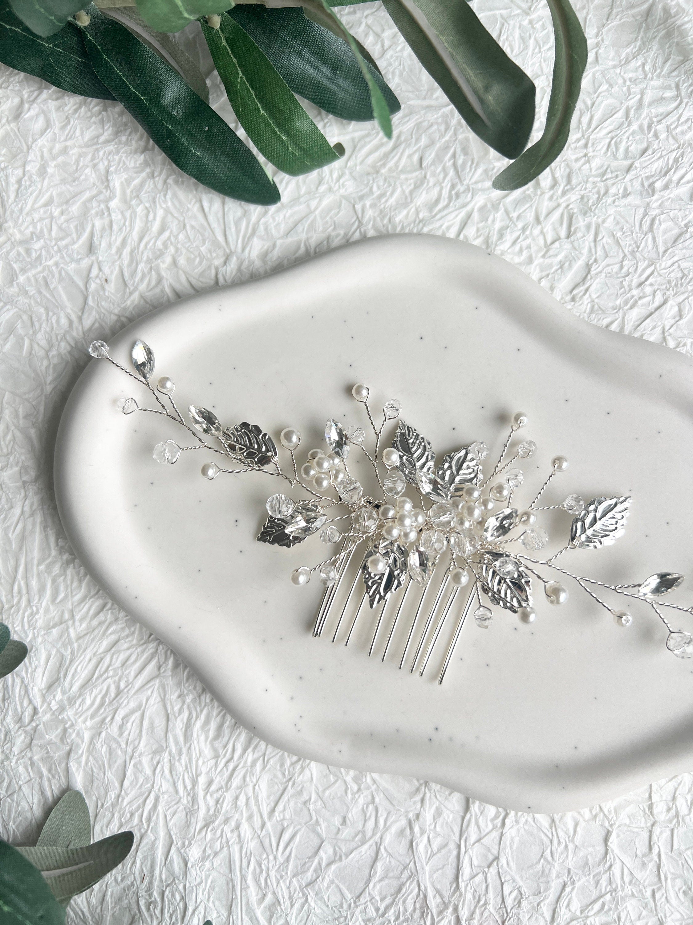 Braut Haarschmuck, Haarkamm, Perlen und Strass, Silber, Blumen, Hochzeit, Juwelierdraht,-Brauthaarschmuck-Schmuckblüte
