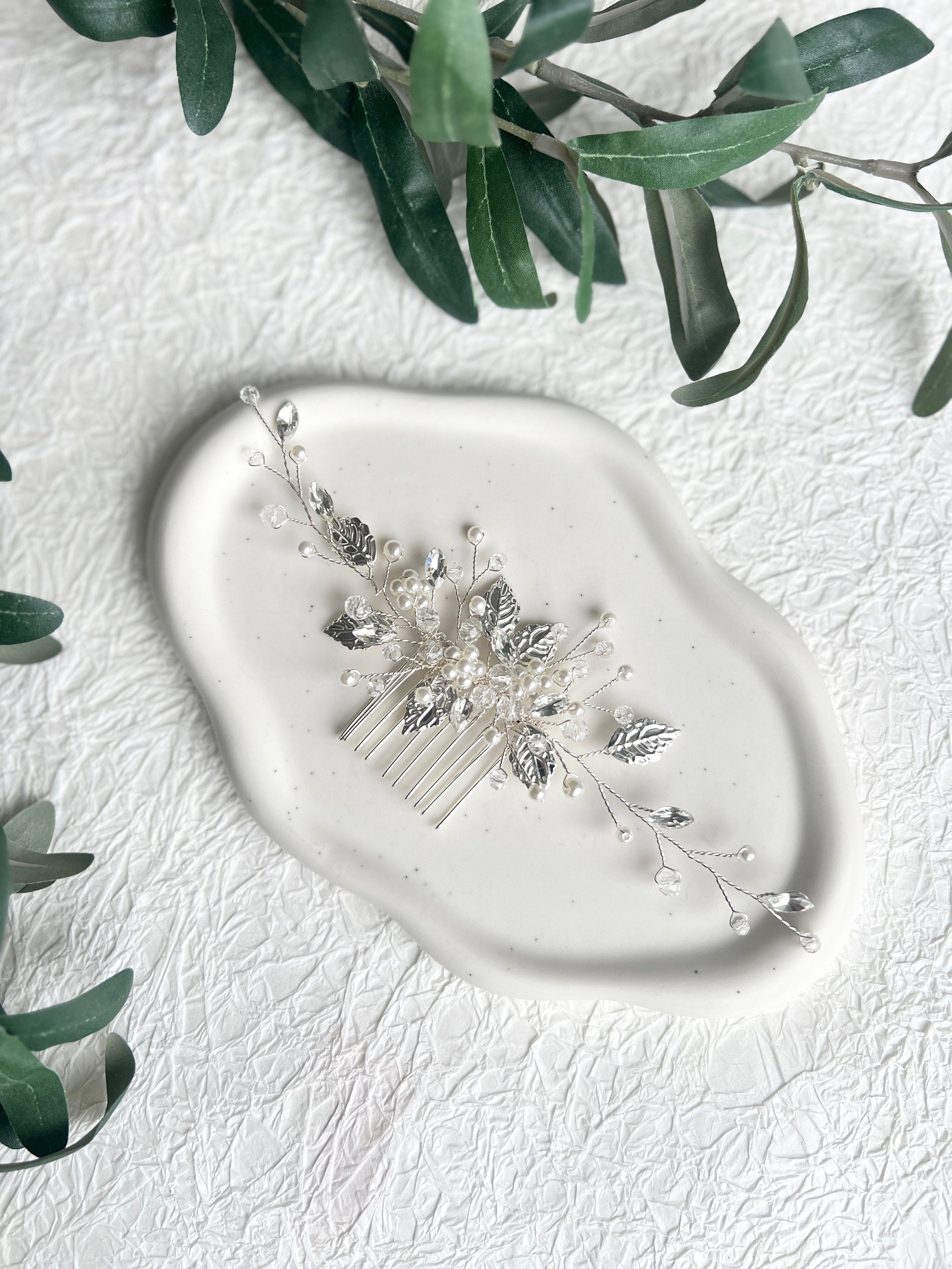 Braut Haarschmuck, Haarkamm, Perlen und Strass, Silber, Blumen, Hochzeit, Juwelierdraht,-Brauthaarschmuck-Schmuckblüte