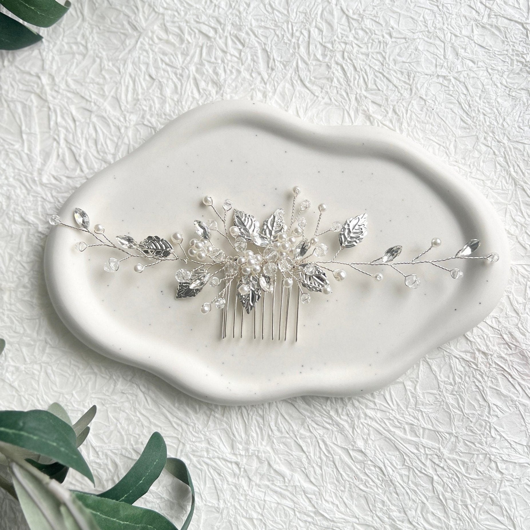 Braut Haarschmuck, Haarkamm, Perlen und Strass, Silber, Blumen, Hochzeit, Juwelierdraht,-Brauthaarschmuck-Schmuckblüte