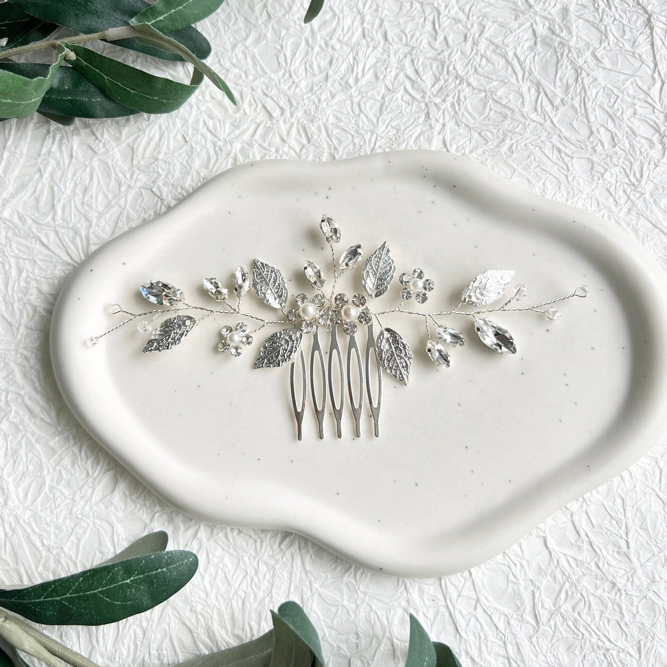 Braut Haarschmuck, Haarkamm, Perlen und Strass, Silber, Blumen, Hochzeit, Juwelierdraht,-Brauthaarschmuck-Schmuckblüte