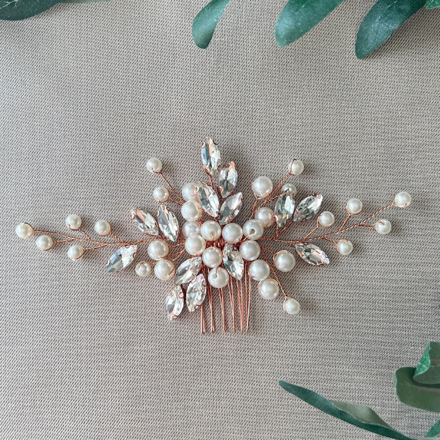 Braut Haarschmuck, Haarkamm, Perlen und Strasssteine, Roségold, Weiß, Hochzeit, hochwertiger Brauthaarschmuck, Schmuck Brautjungfer-Brauthaarschmuck-Schmuckblüte