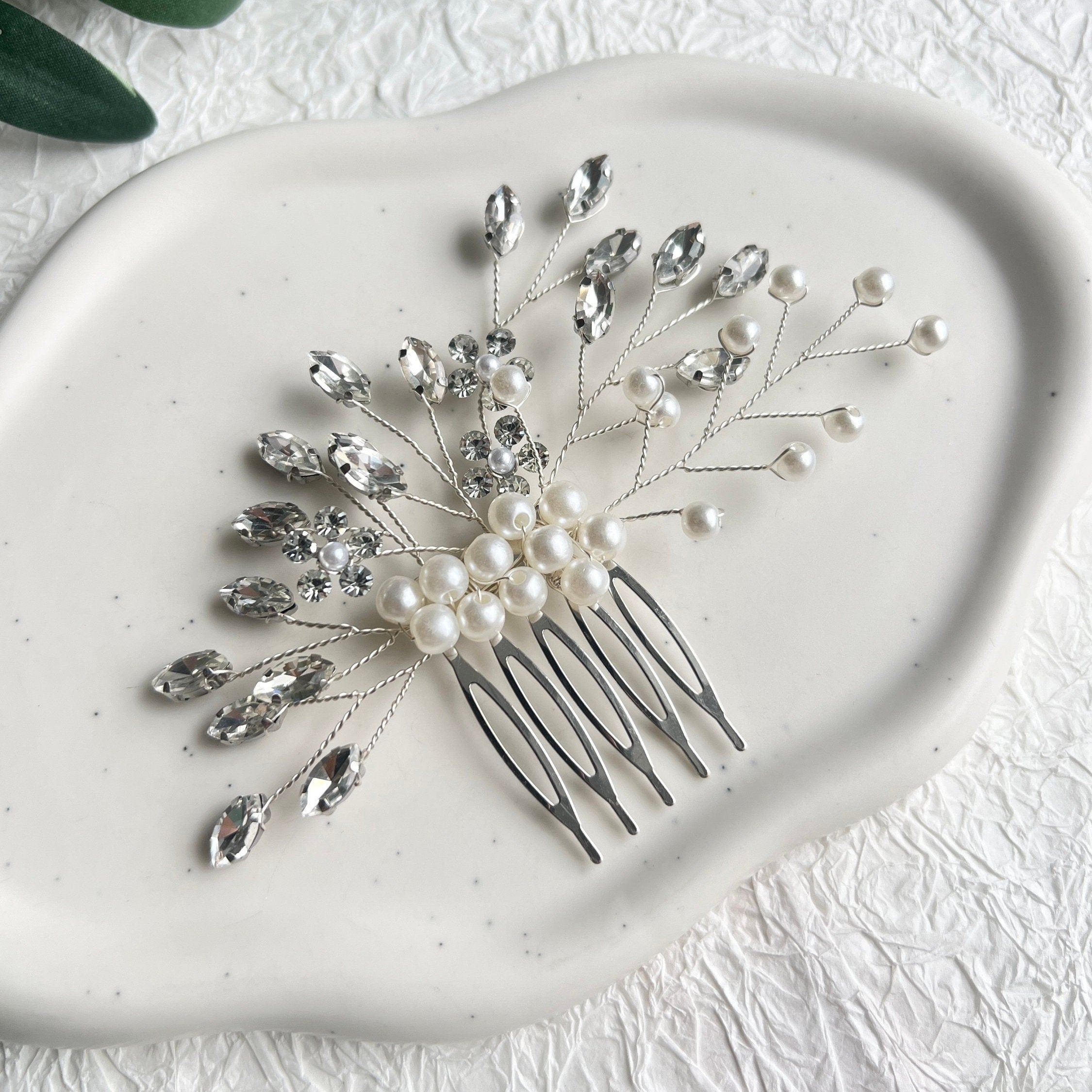 Braut Haarschmuck, Haarkamm, Perlen und Strasssteine, Silber, Weiß, Hochzeit, Blumen, hochwertiger-Brauthaarschmuck-Schmuckblüte