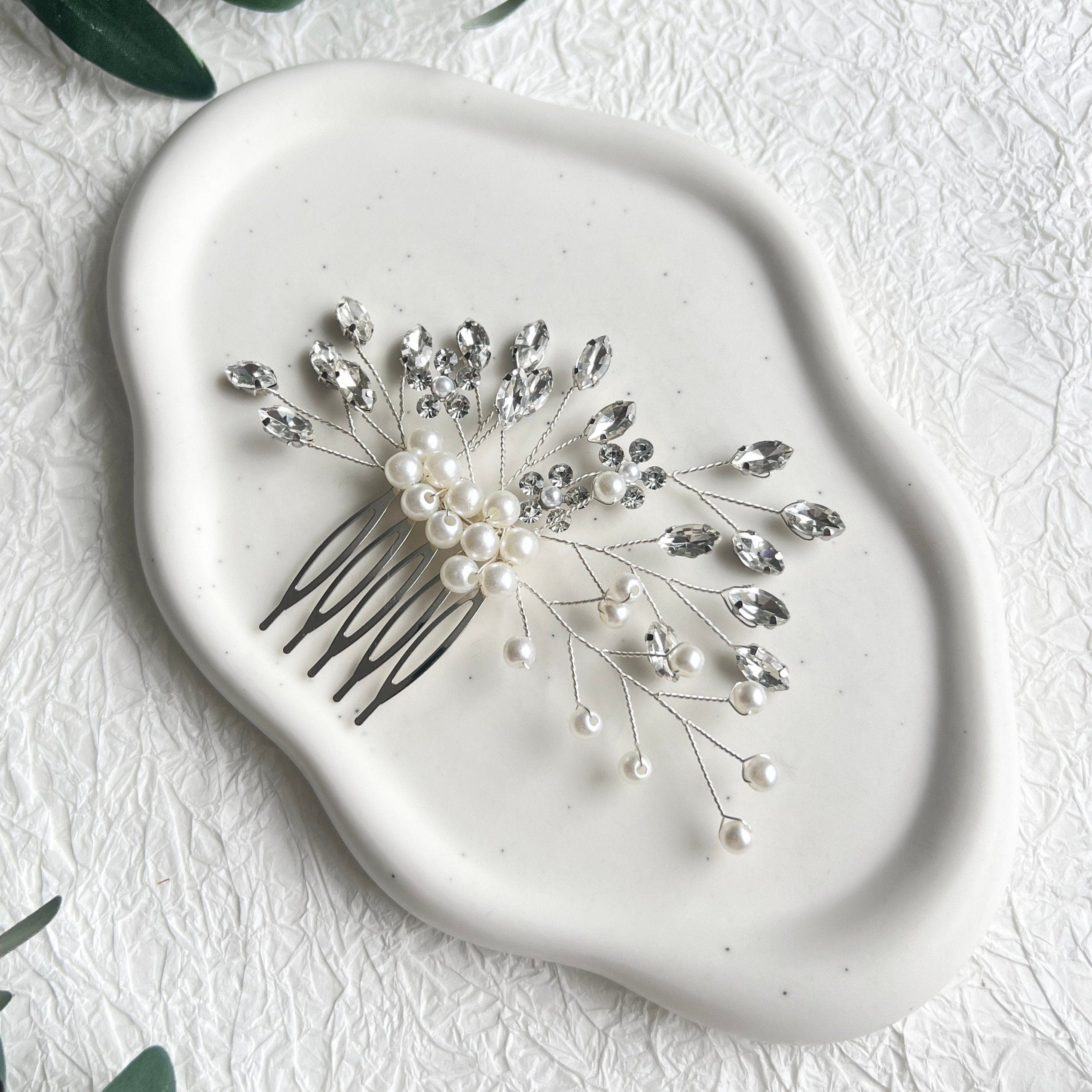 Braut Haarschmuck, Haarkamm, Perlen und Strasssteine, Silber, Weiß, Hochzeit, Blumen, hochwertiger-Brauthaarschmuck-Schmuckblüte