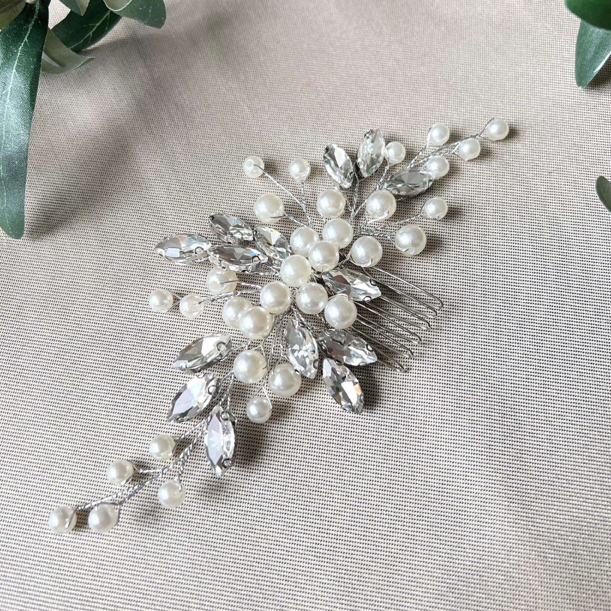 Braut Haarschmuck, Haarkamm, Perlen und Strasssteine, Silber, Weiß, Hochzeit, hochwertiger-Brauthaarschmuck-Schmuckblüte