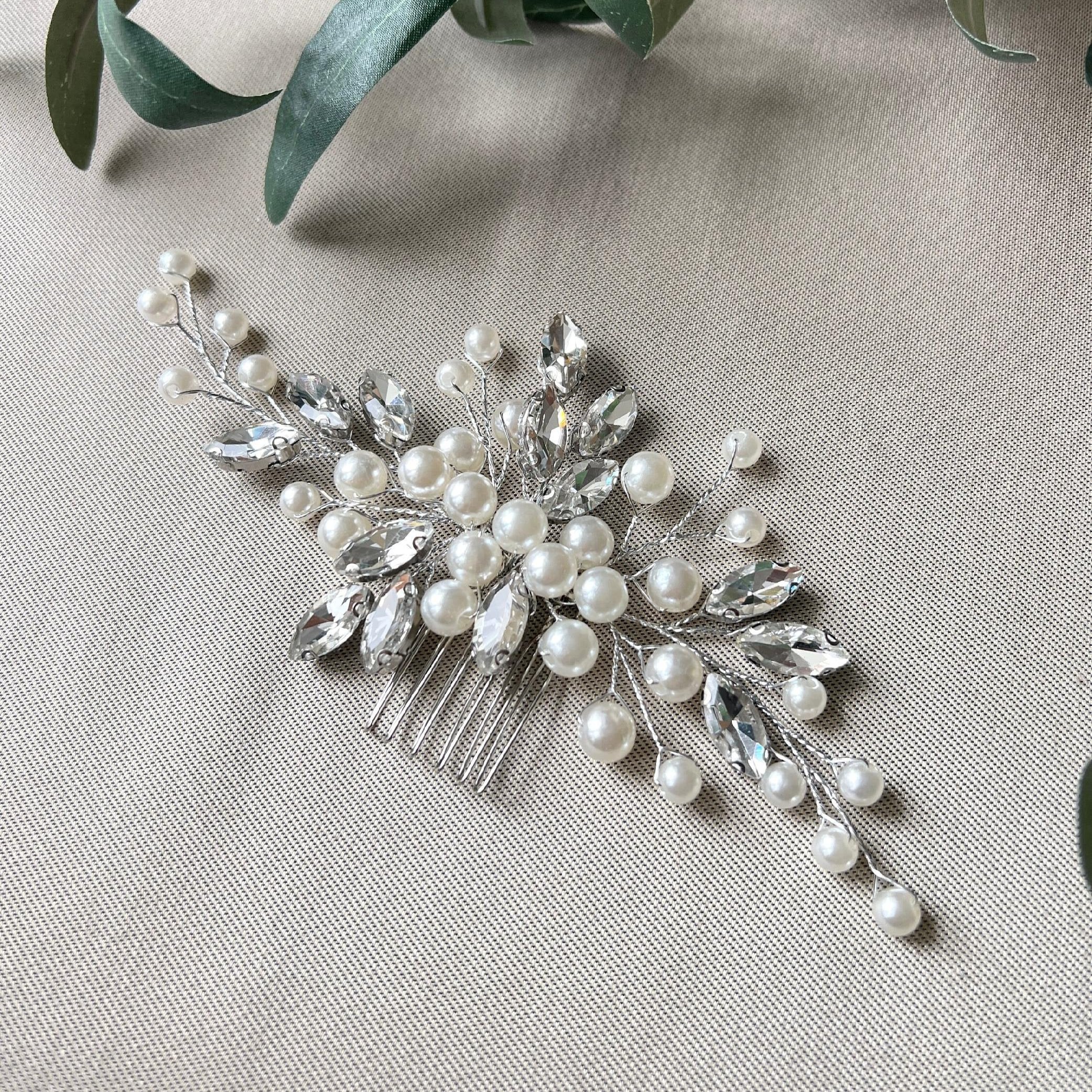 Braut Haarschmuck, Haarkamm, Perlen und Strasssteine, Silber, Weiß, Hochzeit, hochwertiger-Brauthaarschmuck-Schmuckblüte