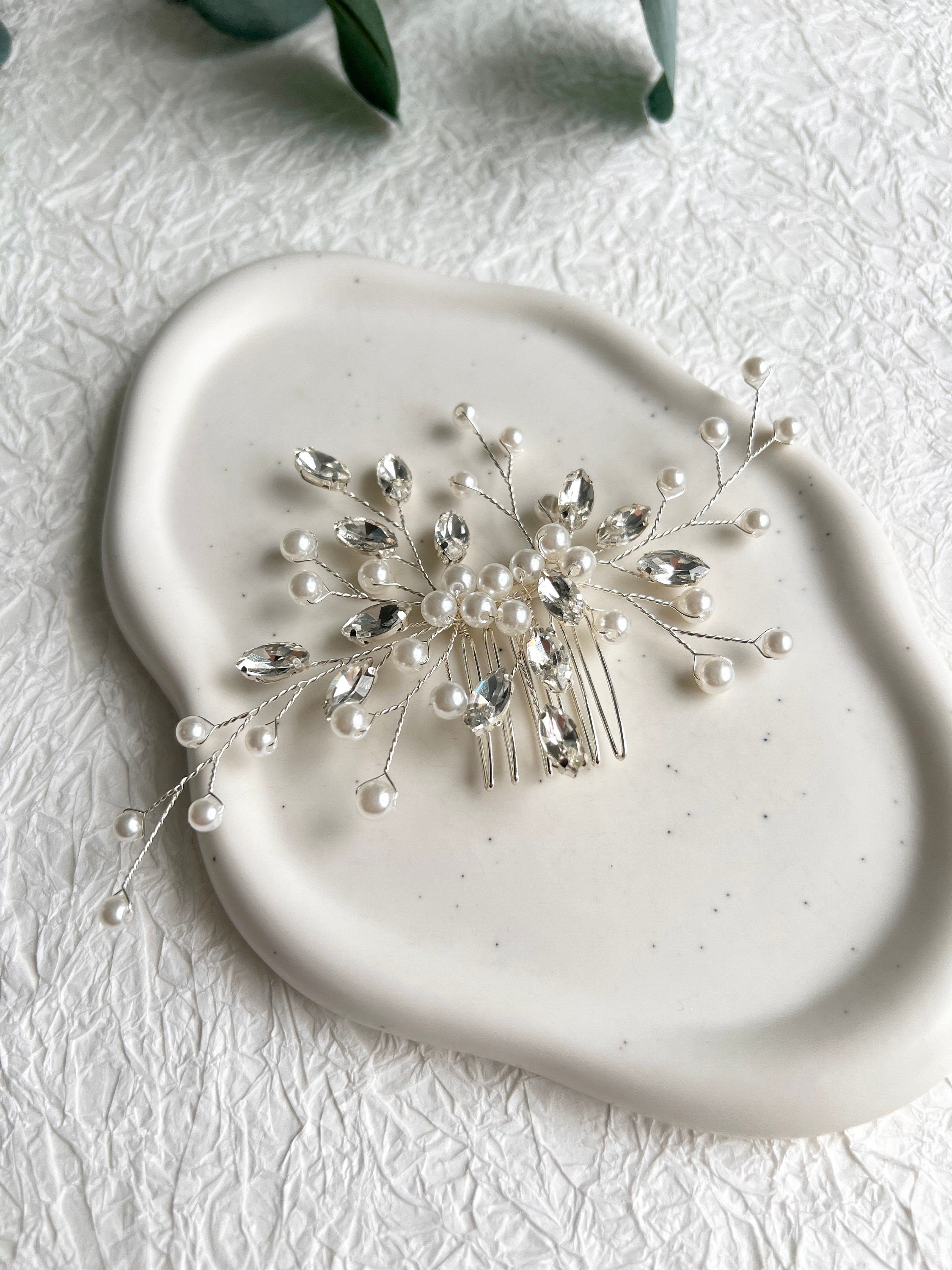 Braut Haarschmuck, Haarkamm, Perlen und Strasssteine, Silber, Weiß, Hochzeit, hochwertiger-Brauthaarschmuck-Schmuckblüte