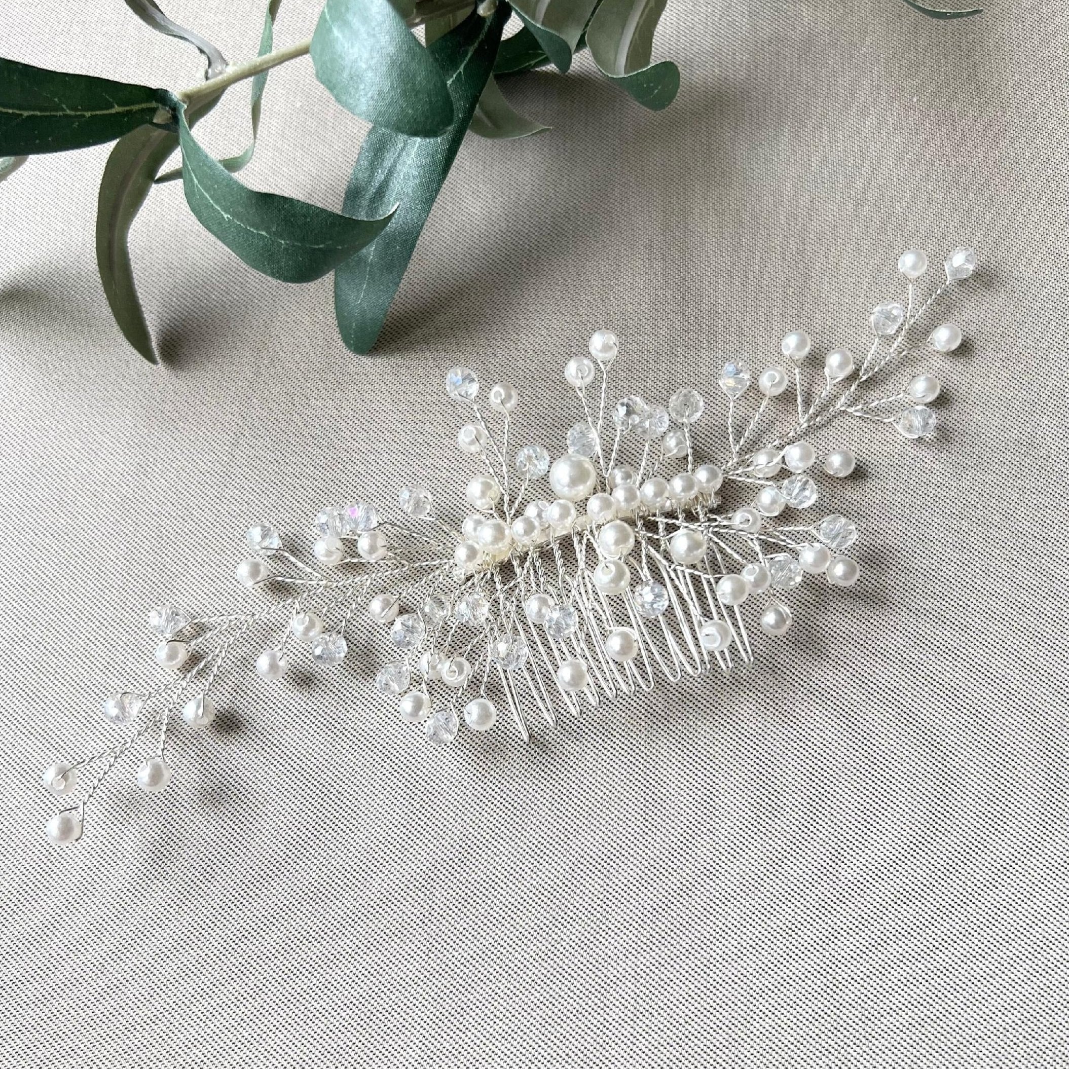 Braut Haarschmuck, Haarkamm, Perlen weiß und transparent, Brautschmuck, Silber Braut Schmuck,-Brauthaarschmuck-Schmuckblüte