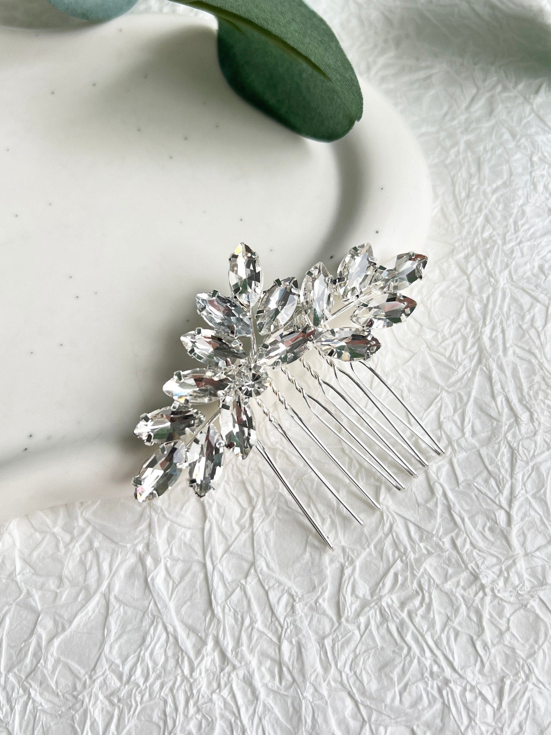 Braut Haarschmuck, Haarkamm, Silber oder Gold, funkelnde Strass Steine, Brautschmuck, - Silber-Brauthaarschmuck-Schmuckblüte