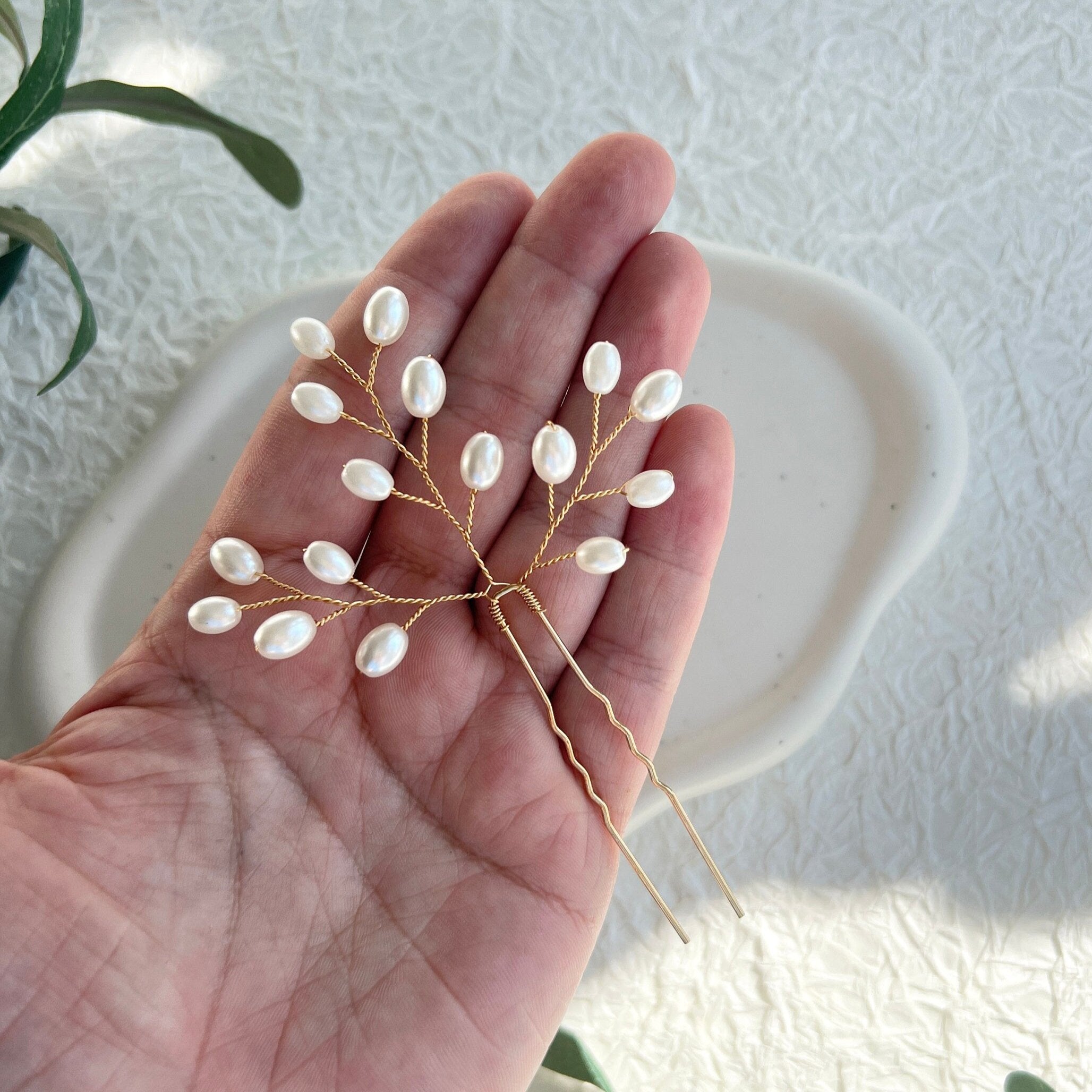 Braut Haarschmuck, Haarspange, Gold, Juwelierdraht, weiße Perlen, Haarnadel, Brautschmuck,-Brauthaarschmuck-Schmuckblüte