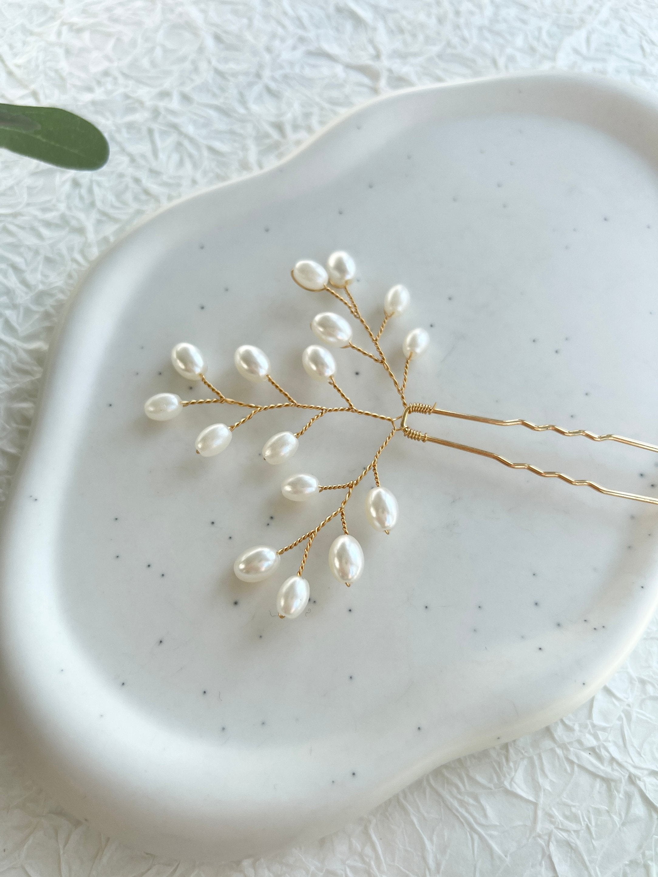 Braut Haarschmuck, Haarspange, Gold, Juwelierdraht, weiße Perlen, Haarnadel, Brautschmuck,-Brauthaarschmuck-Schmuckblüte