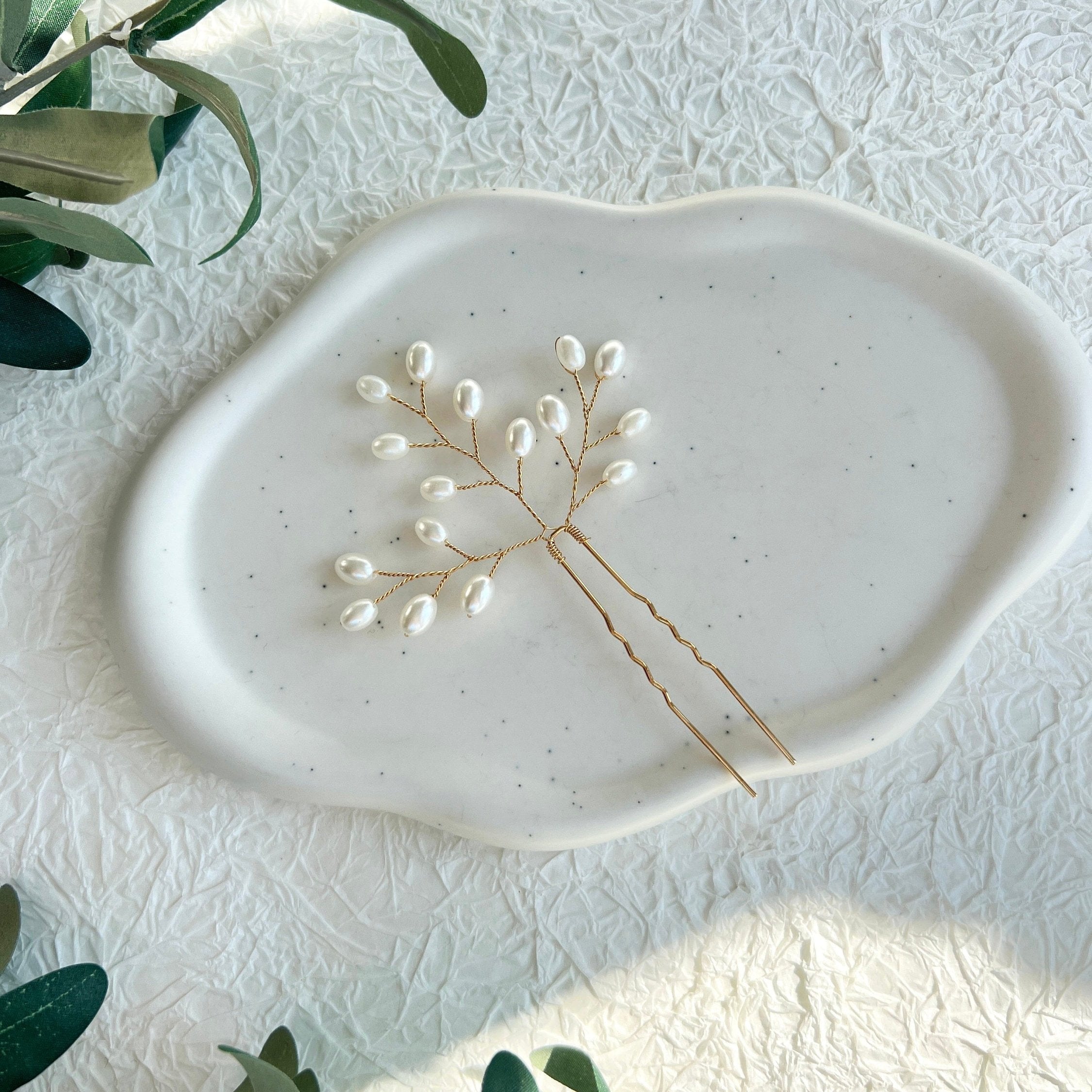 Braut Haarschmuck, Haarspange, Gold, Juwelierdraht, weiße Perlen, Haarnadel, Brautschmuck,-Brauthaarschmuck-Schmuckblüte
