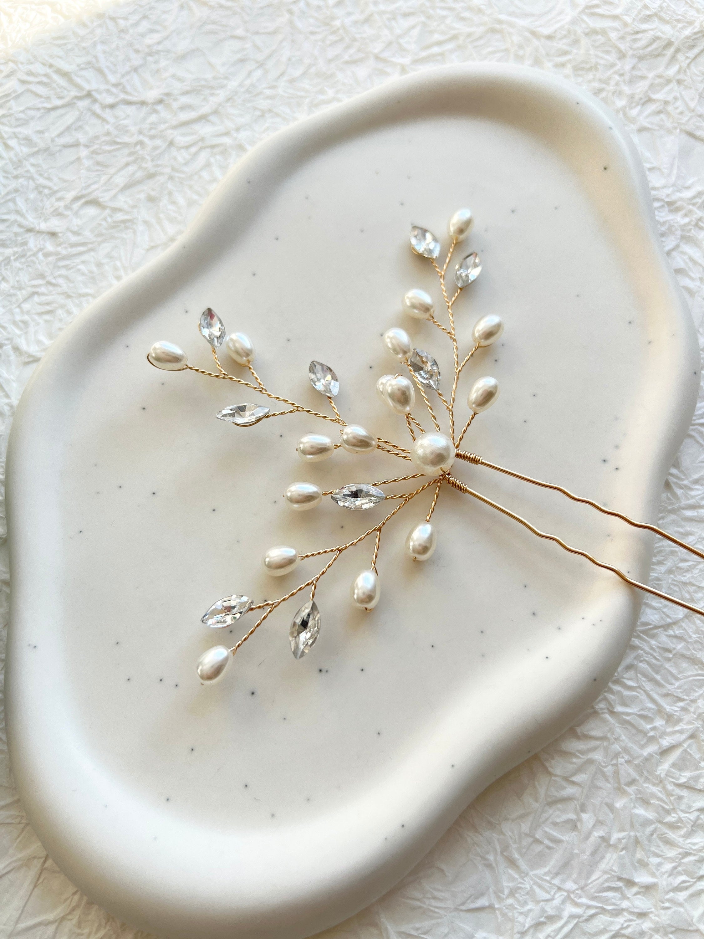 Braut Haarschmuck, Haarspange, Gold, weiße Perlen und Strass Steine, Haarnadeln, Brautschmuck,-Brauthaarschmuck-Schmuckblüte