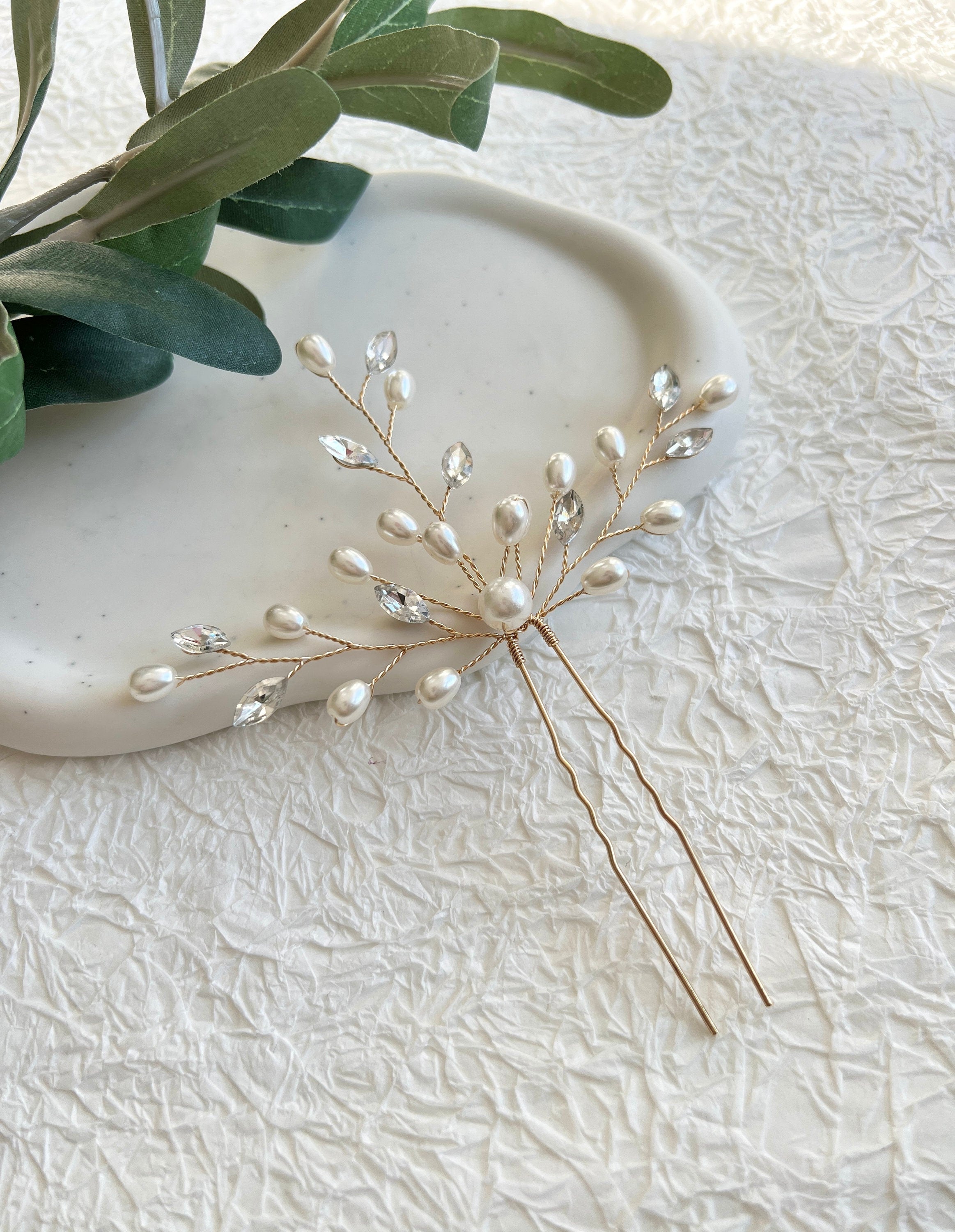 Braut Haarschmuck, Haarspange, Gold, weiße Perlen und Strass Steine, Haarnadeln, Brautschmuck,-Brauthaarschmuck-Schmuckblüte