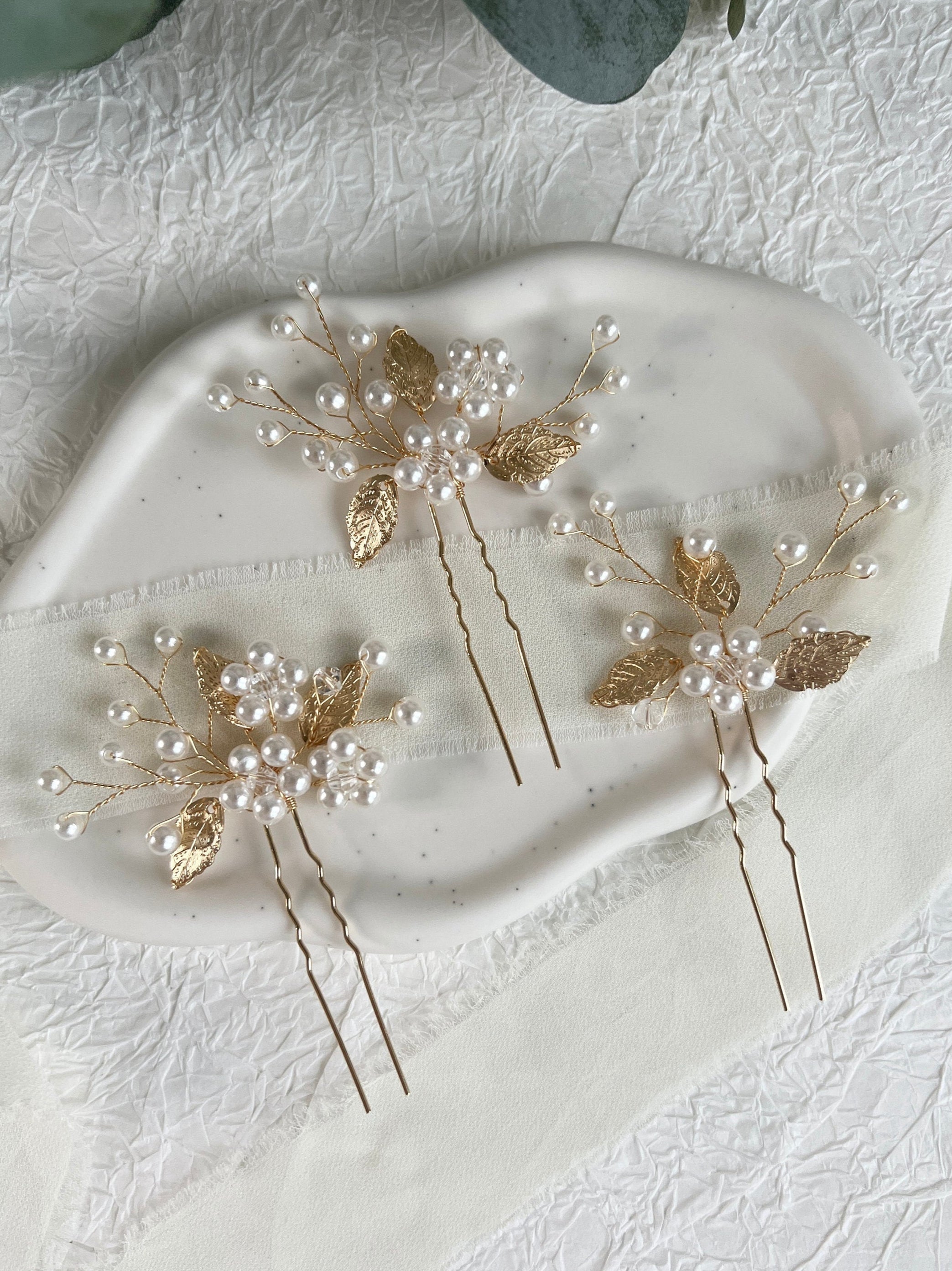 Braut Haarschmuck, Haarspange, gold und weiß, Perlen, Blätter, Hochzeit, hochwertiger-Brauthaarschmuck-Schmuckblüte