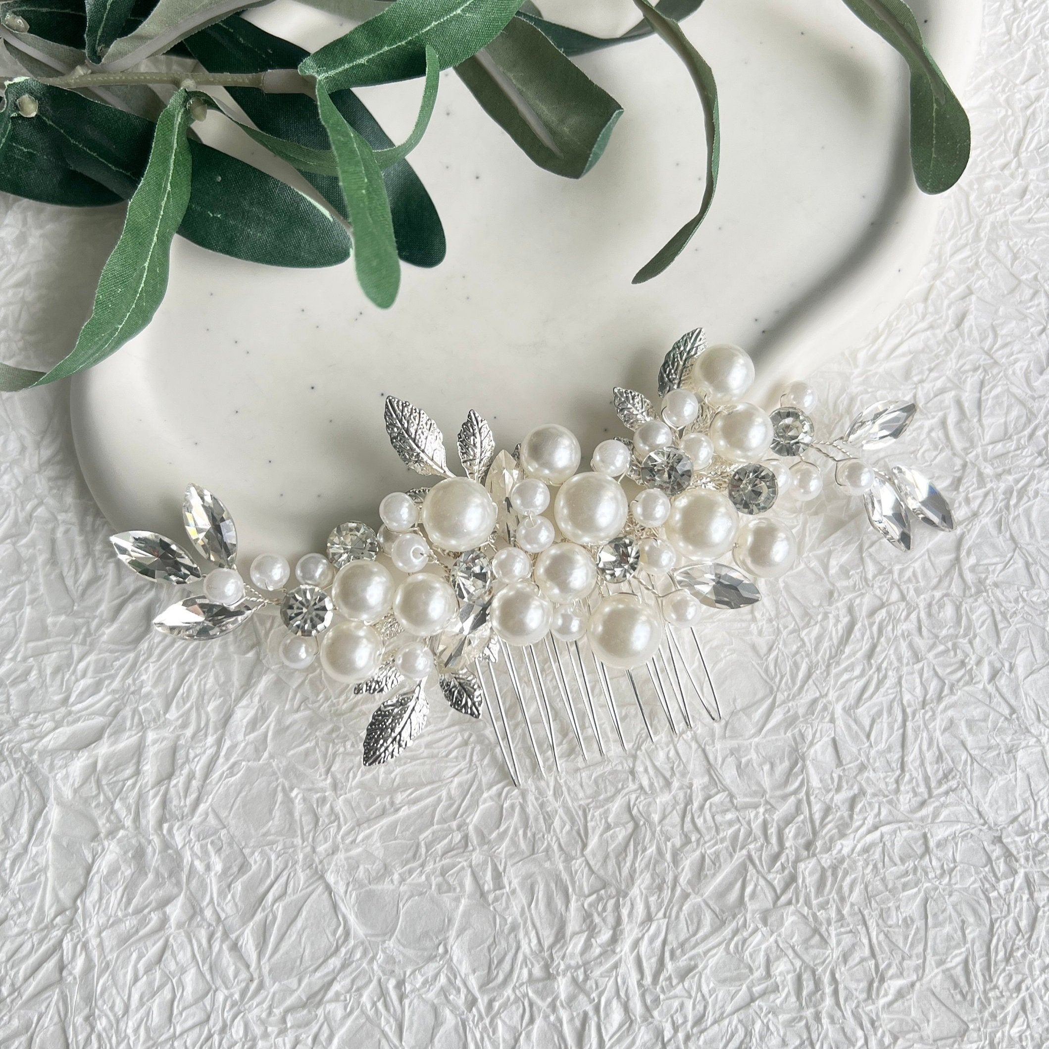 Braut Haarschmuck, Perlen Haarkamm, Silber, weiße Perlen, Strass Steine, Hochzeit Schmuck,-Brauthaarschmuck-Schmuckblüte