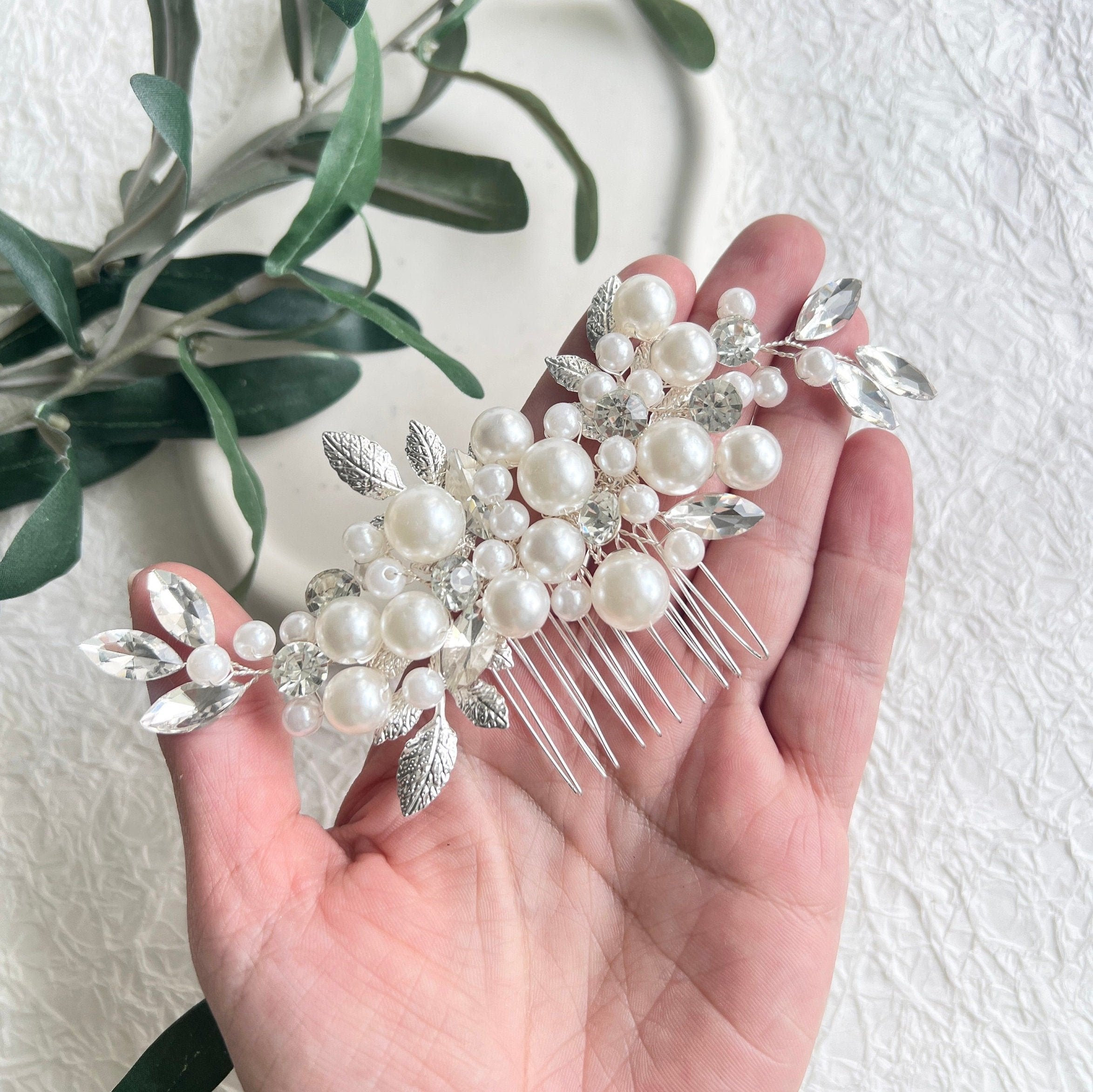Braut Haarschmuck, Perlen Haarkamm, Silber, weiße Perlen, Strass Steine, Hochzeit Schmuck,-Brauthaarschmuck-Schmuckblüte