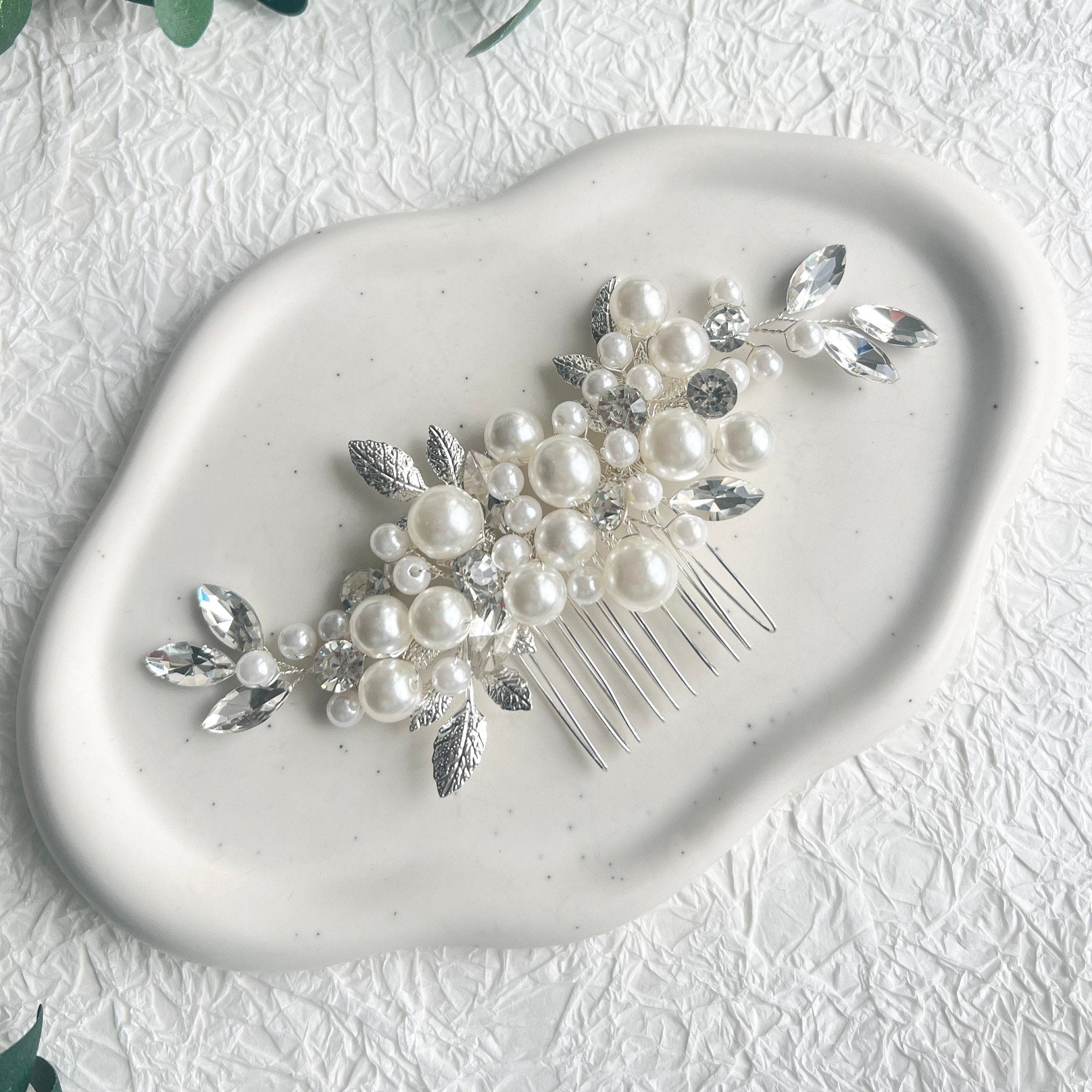 Braut Haarschmuck, Perlen Haarkamm, Silber, weiße Perlen, Strass Steine, Hochzeit Schmuck,-Brauthaarschmuck-Schmuckblüte