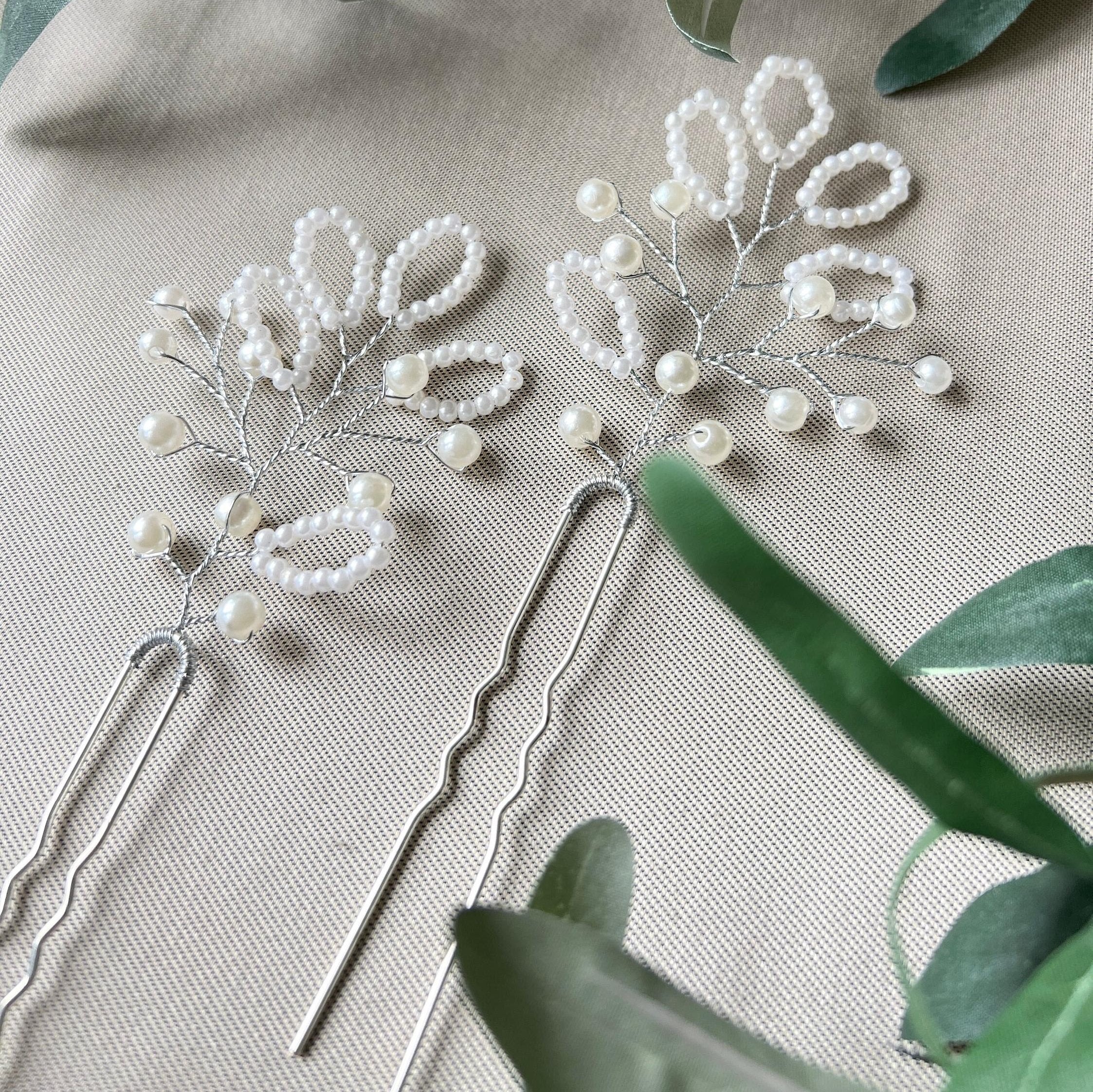 Braut Haarschmuck Set 2 Stück Haarspange Silber mit weißen Perlen Haarnadeln Brautschmuck-Brauthaarschmuck-Schmuckblüte