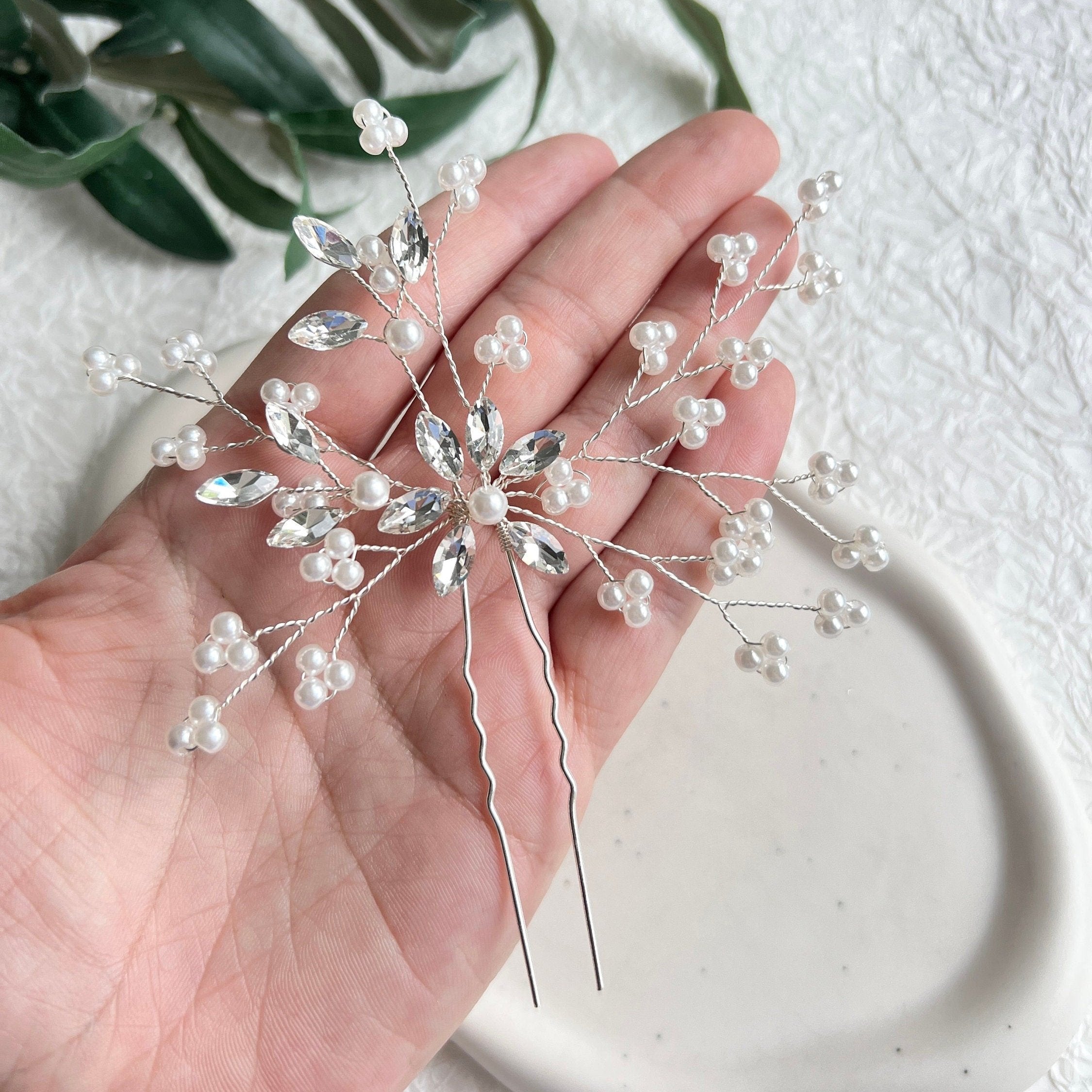 Braut Haarschmuck, Silber, Haarnadel, weiße Perlen und silberne Strasssteine, Brautschmuck,-Brauthaarschmuck-Schmuckblüte