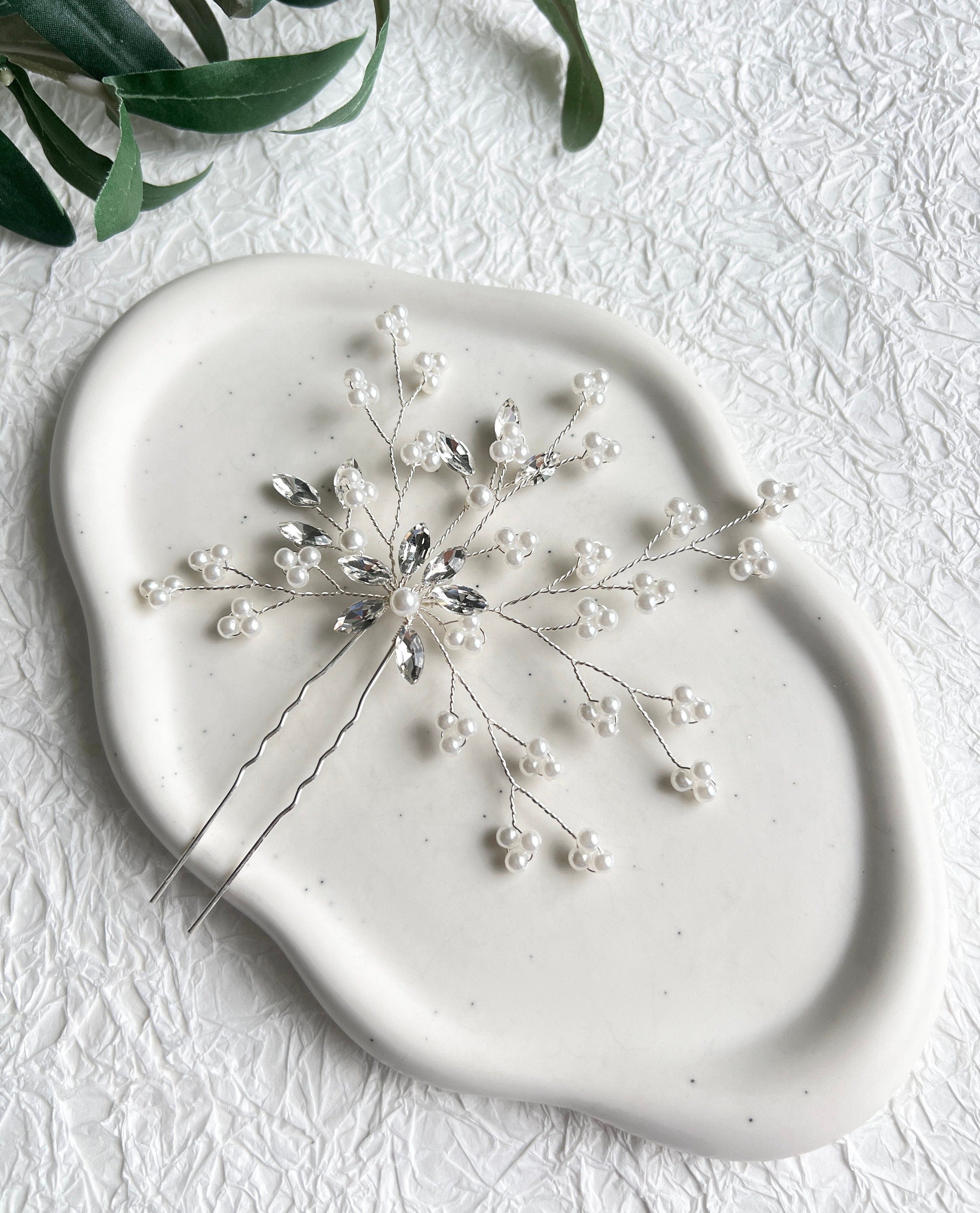 Braut Haarschmuck, Silber, Haarnadel, weiße Perlen und silberne Strasssteine, Brautschmuck,-Brauthaarschmuck-Schmuckblüte
