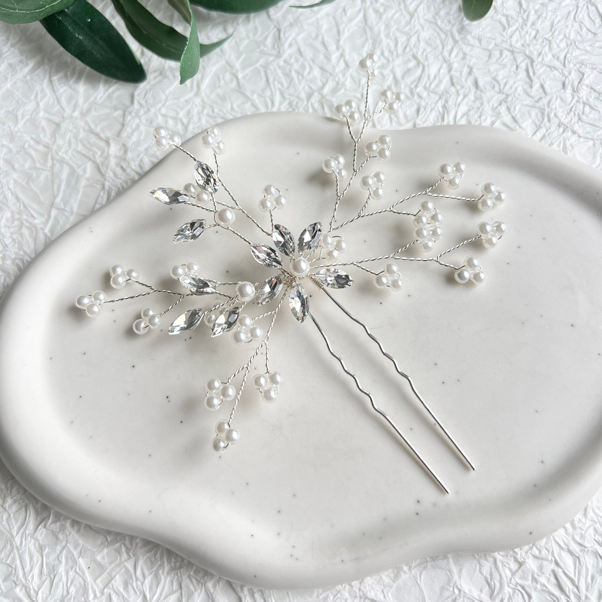 Braut Haarschmuck, Silber, Haarnadel, weiße Perlen und silberne Strasssteine, Brautschmuck,-Brauthaarschmuck-Schmuckblüte
