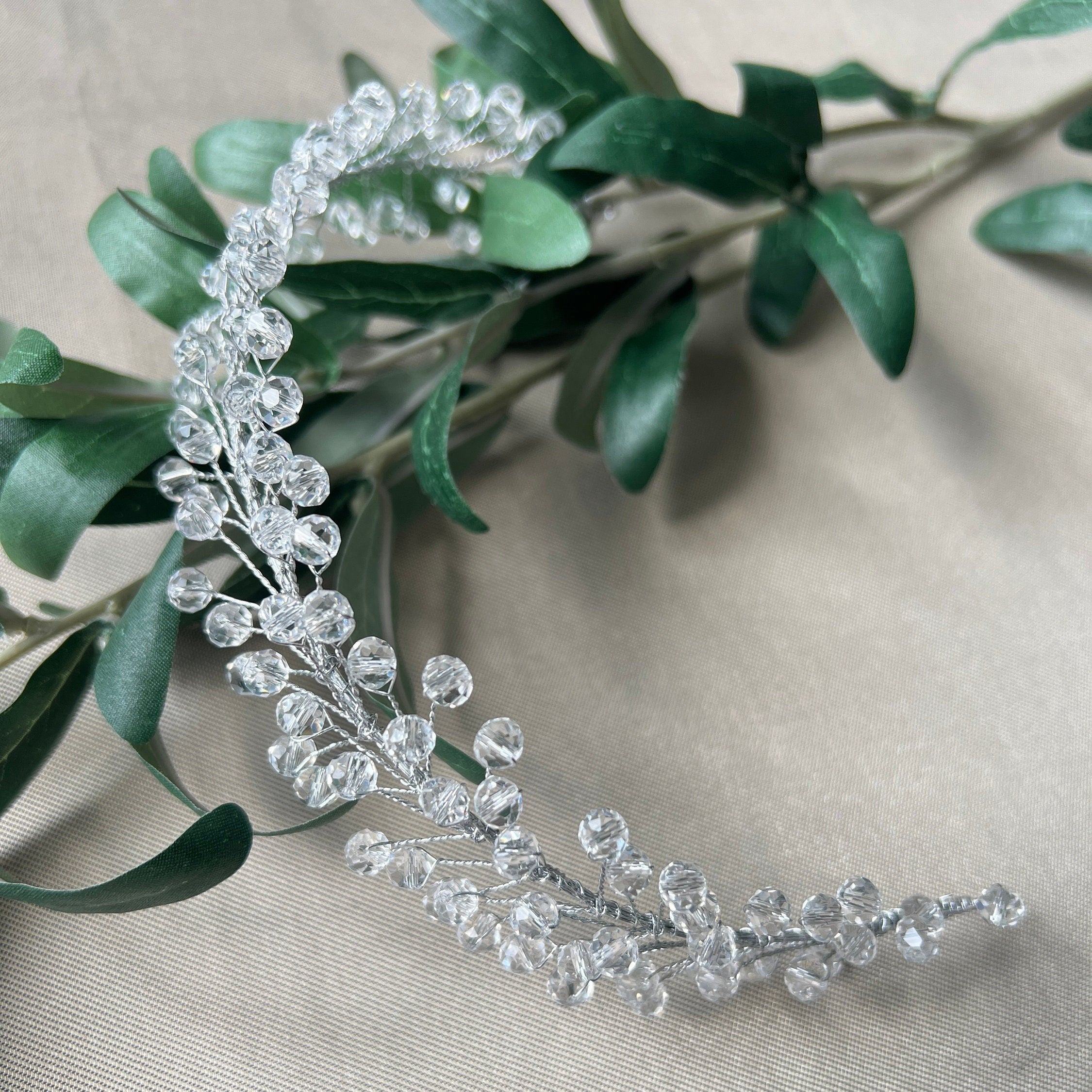 Braut Haarschmuck, Silber mit Perlen, Hochzeit Braut, Brautschmuck, Hochzeitshaarband, Haarreif, Haarkranz, glitzernde Haarranke, Haarrebe-Brauthaarschmuck-Schmuckblüte