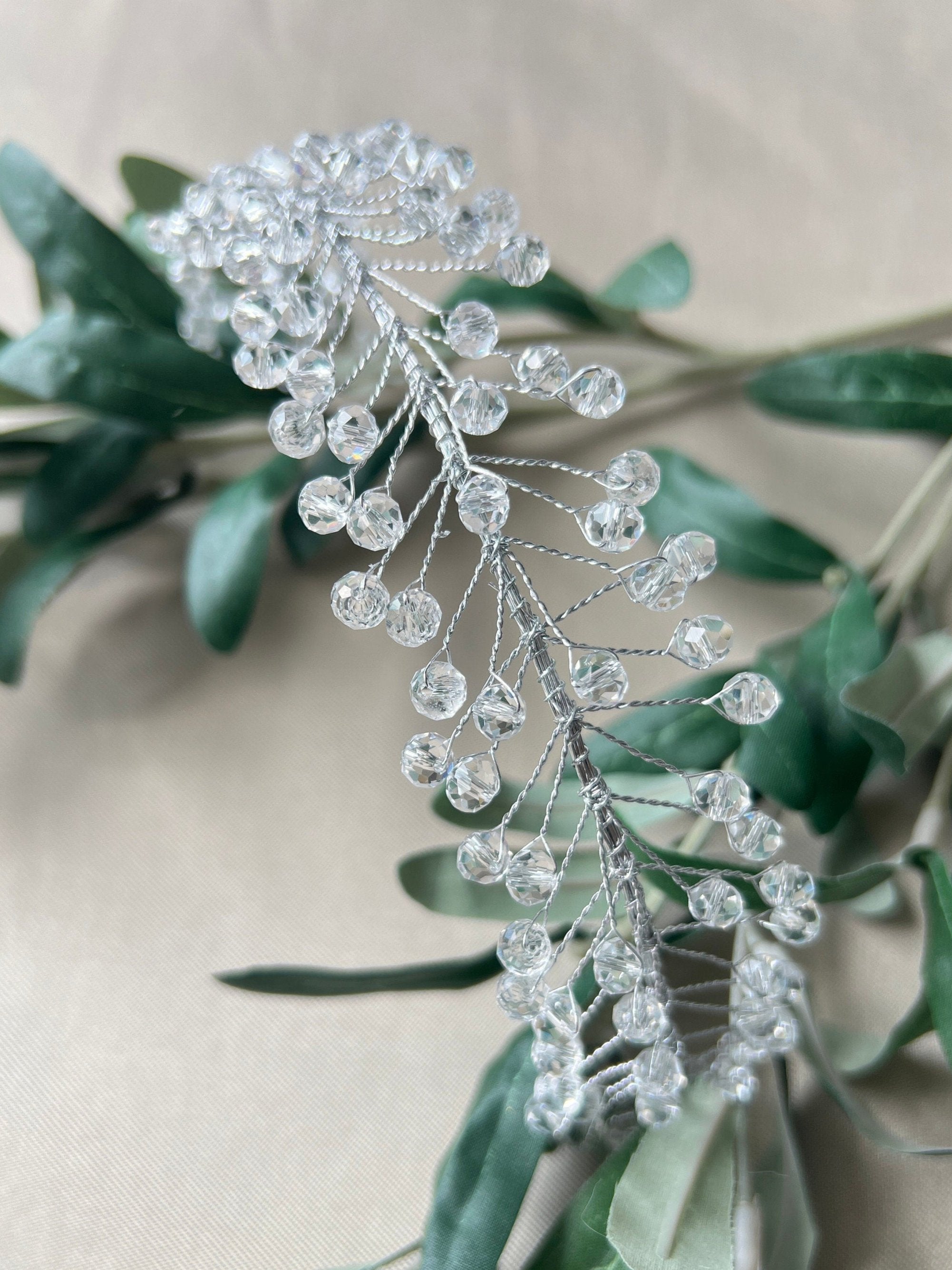 Braut Haarschmuck, Silber mit Perlen, Hochzeit Braut, Brautschmuck, Hochzeitshaarband, Haarreif, Haarkranz, glitzernde Haarranke, Haarrebe-Brauthaarschmuck-Schmuckblüte