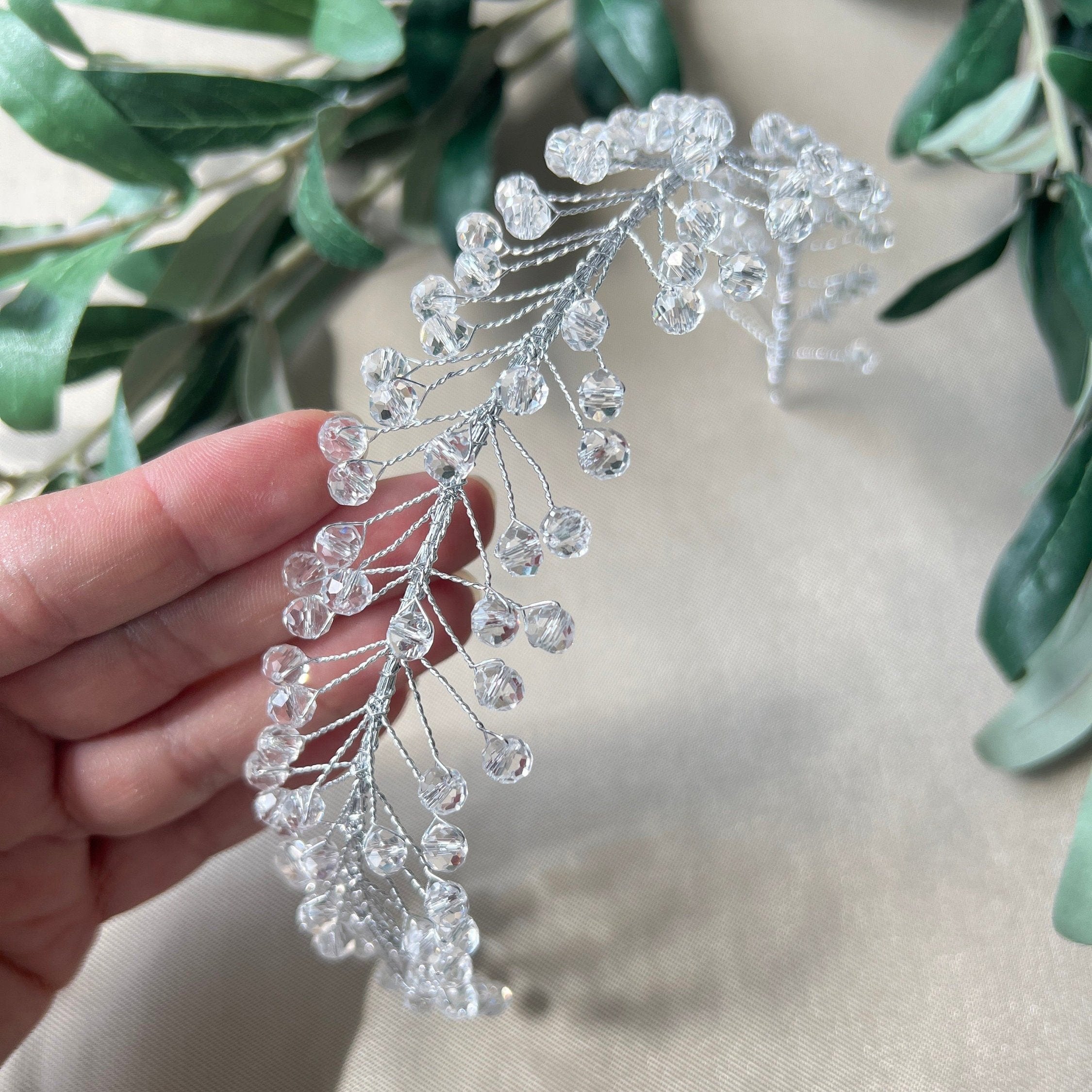 Braut Haarschmuck, Silber mit Perlen, Hochzeit Braut, Brautschmuck, Hochzeitshaarband, Haarreif, Haarkranz, glitzernde Haarranke, Haarrebe-Brauthaarschmuck-Schmuckblüte