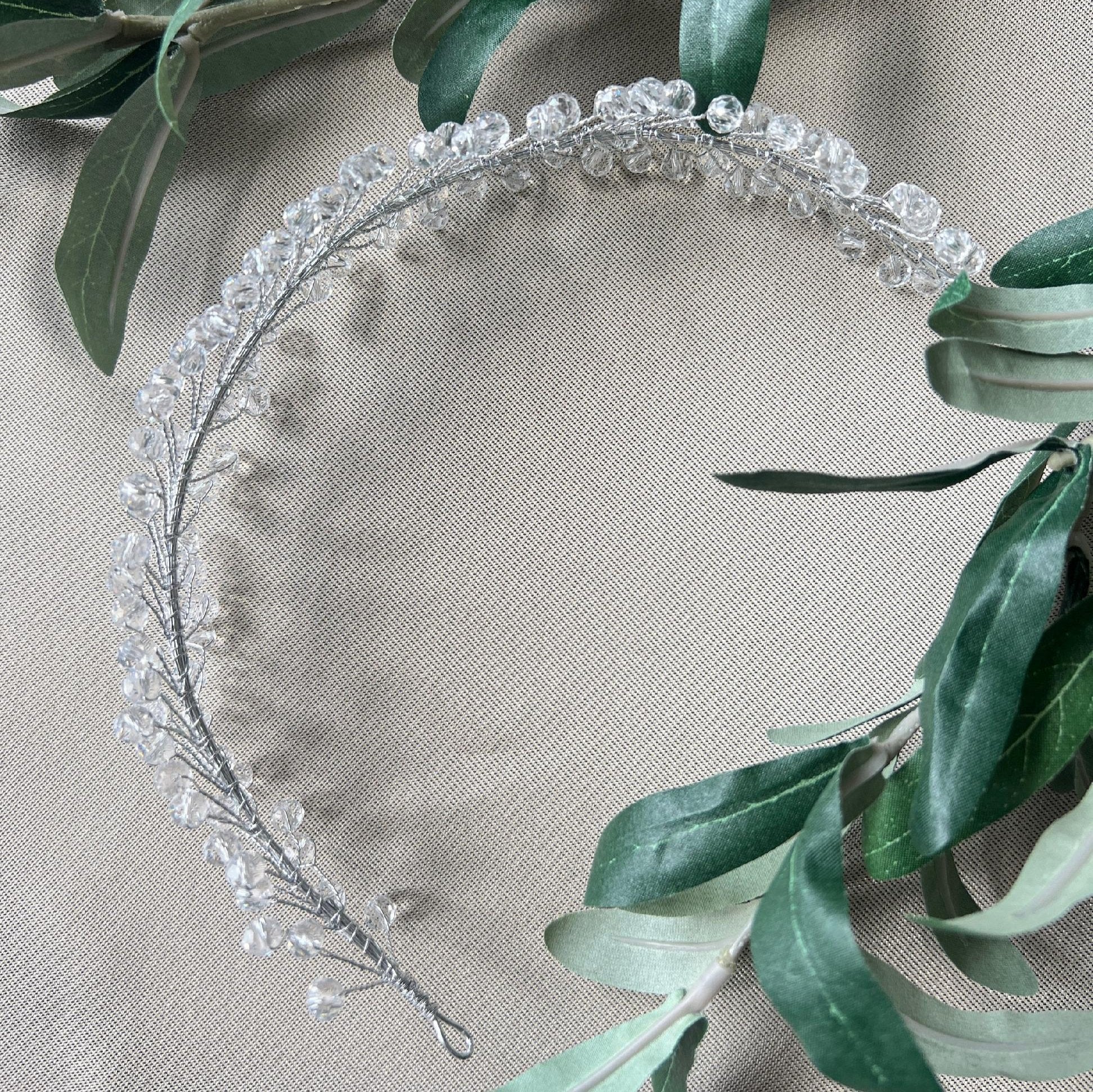 Braut Haarschmuck, Silber mit Perlen, Hochzeit Braut, Brautschmuck, Hochzeitshaarband, Haarreif, Haarkranz, glitzernde Haarranke, Haarrebe-Brauthaarschmuck-Schmuckblüte