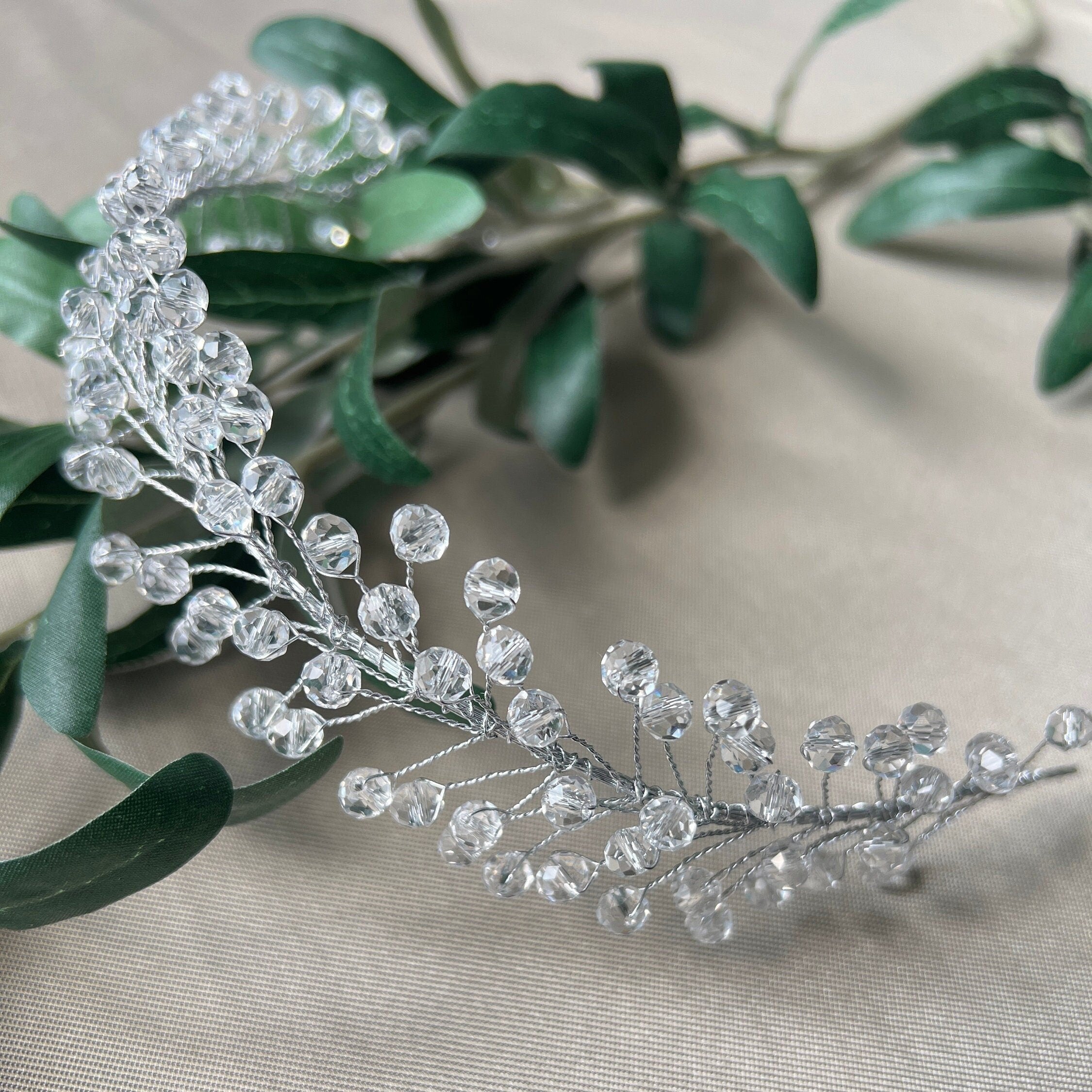 Braut Haarschmuck, Silber mit Perlen, Hochzeit Braut, Brautschmuck, Hochzeitshaarband, Haarreif, Haarkranz, glitzernde Haarranke, Haarrebe-Brauthaarschmuck-Schmuckblüte