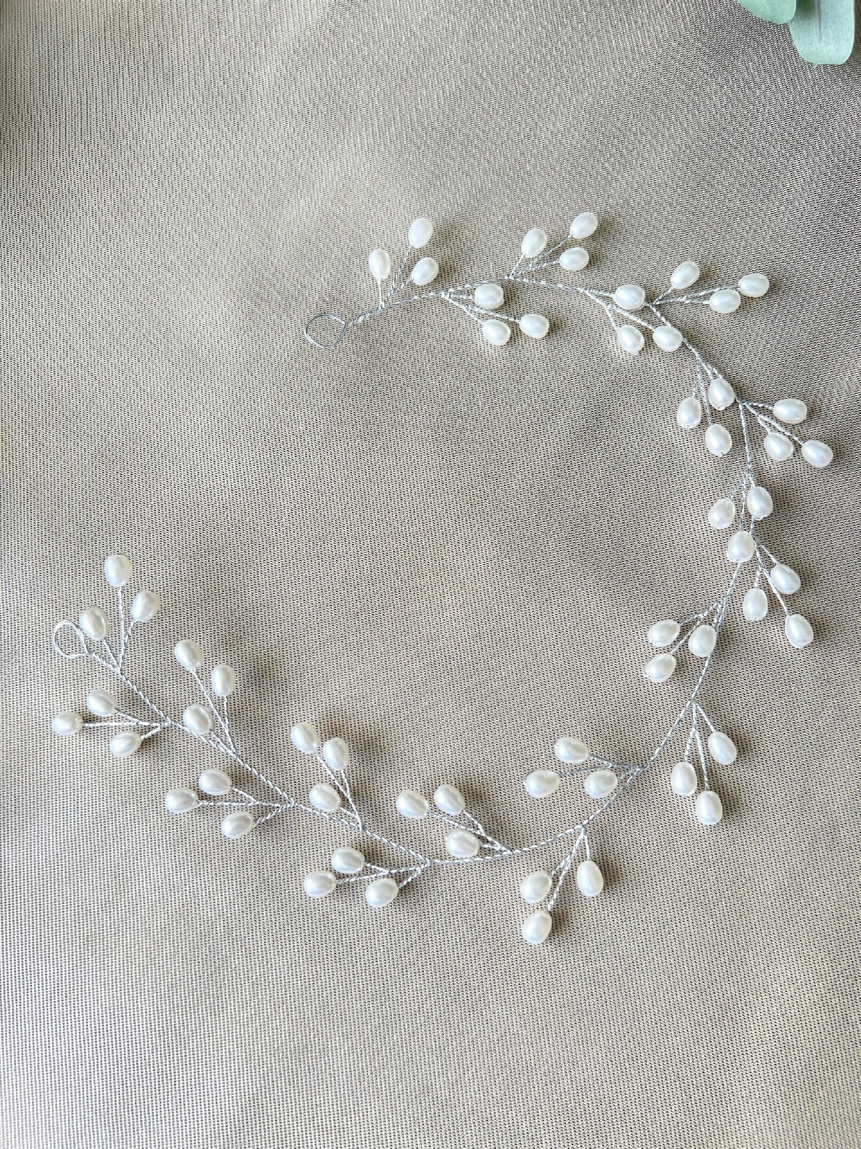 Braut Haarschmuck, Silber mit Perlen, Hochzeit, Brautschmuck, Hochzeitshaarband, Haarkranz, Haarranke, Haarrebe, Brautfrisur-Brauthaarschmuck-Schmuckblüte