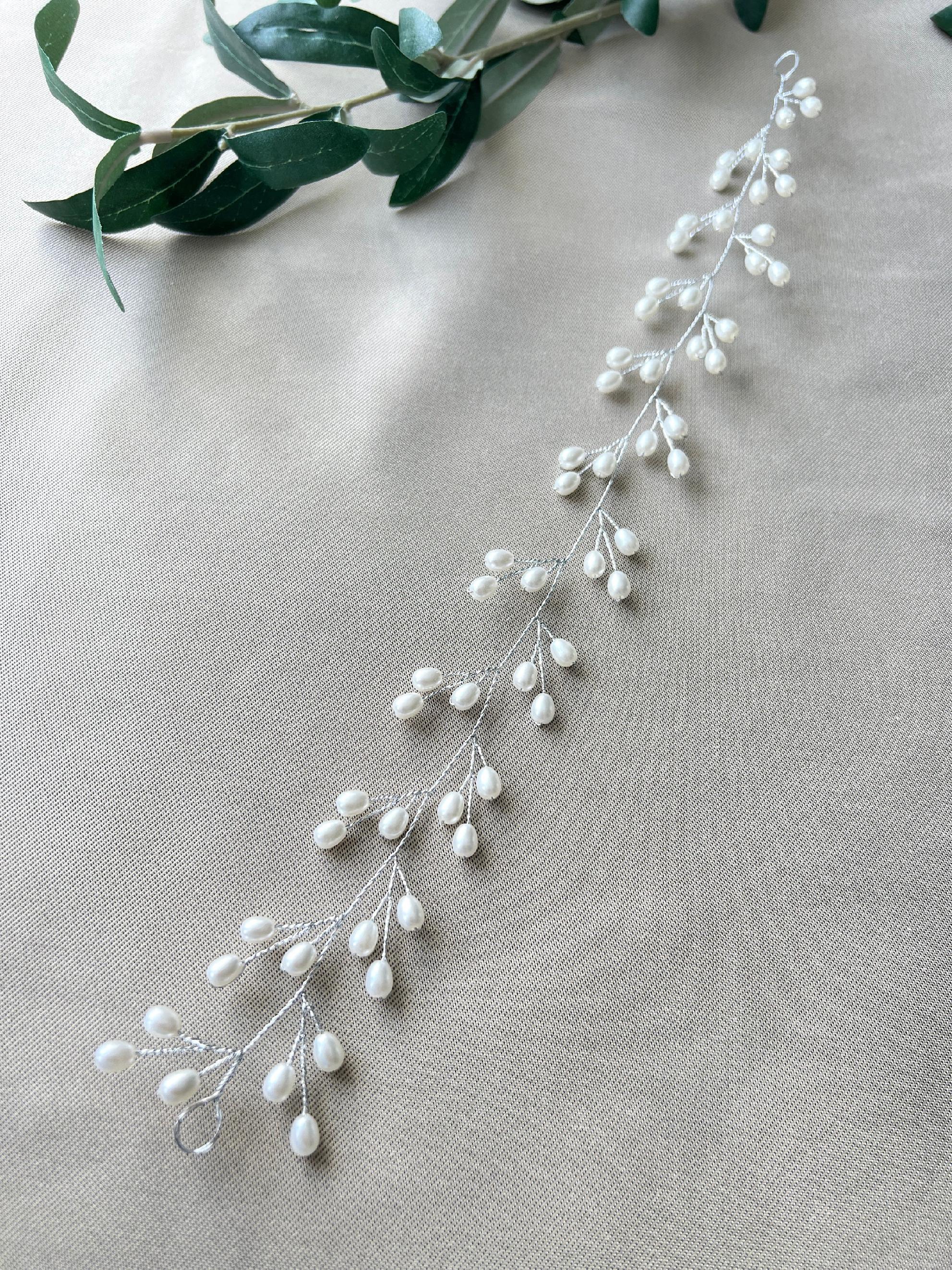 Braut Haarschmuck, Silber mit Perlen, Hochzeit, Brautschmuck, Hochzeitshaarband, Haarkranz, Haarranke, Haarrebe, Brautfrisur-Brauthaarschmuck-Schmuckblüte