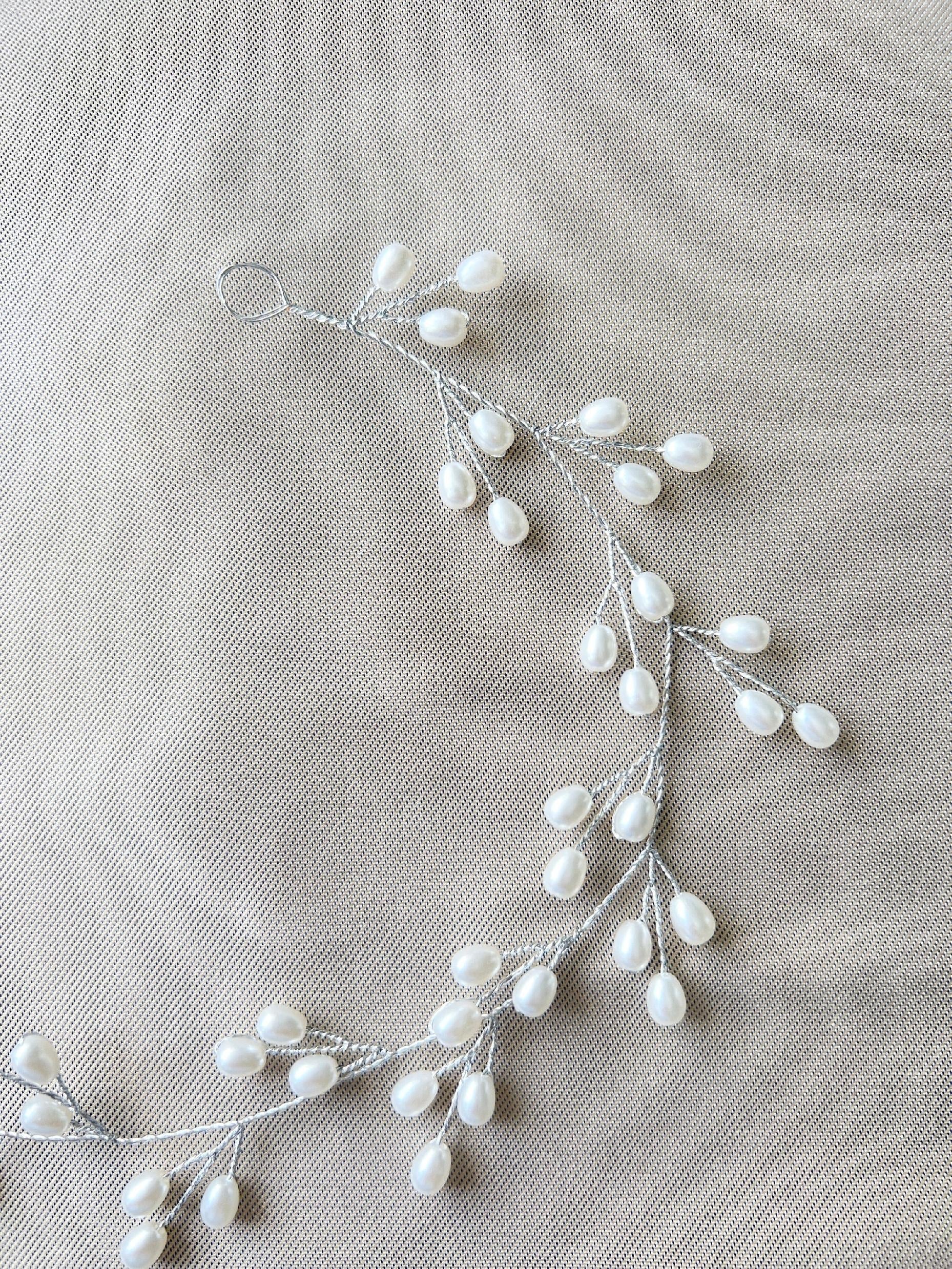 Braut Haarschmuck, Silber mit Perlen, Hochzeit, Brautschmuck, Hochzeitshaarband, Haarkranz, Haarranke, Haarrebe, Brautfrisur-Brauthaarschmuck-Schmuckblüte