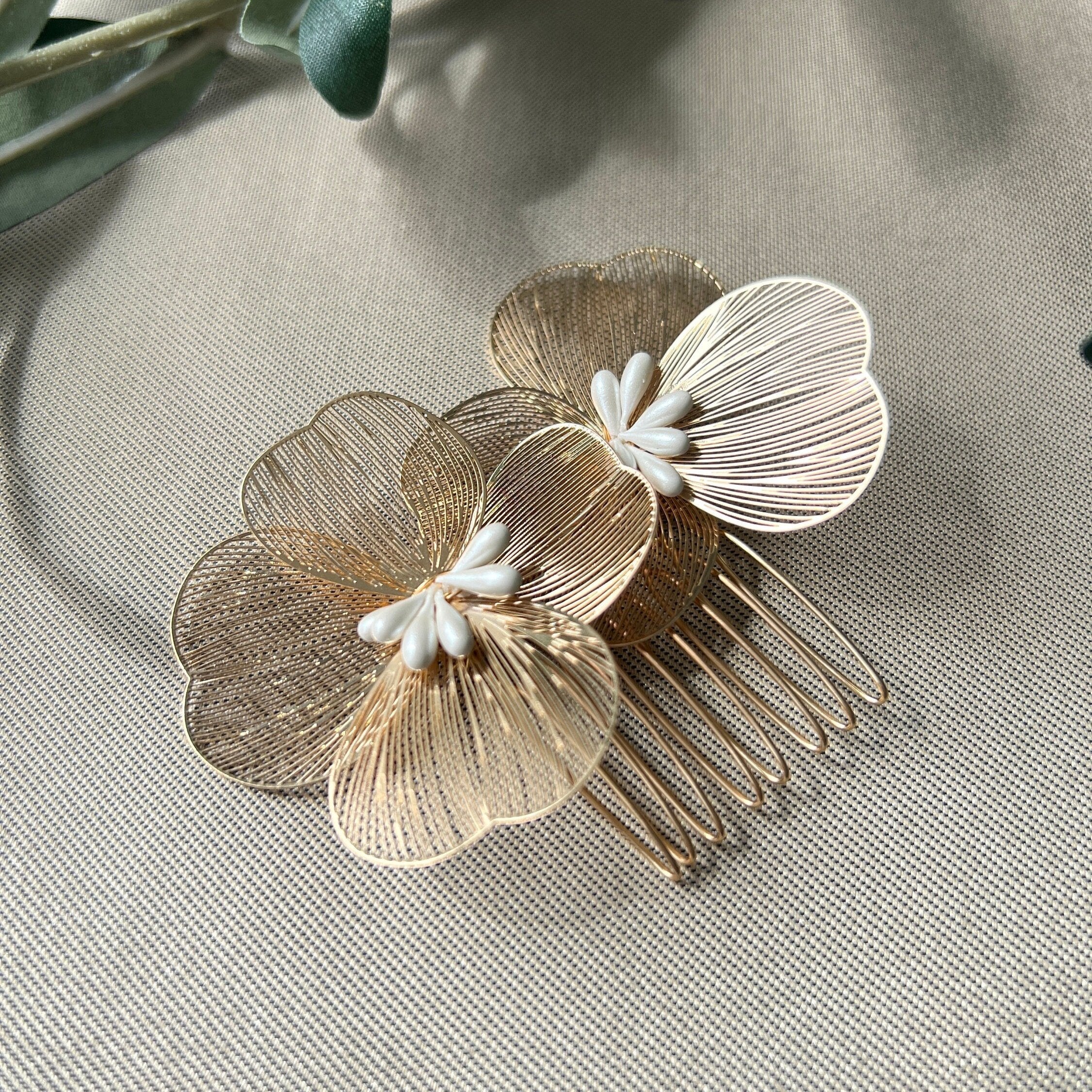 Braut Haarschmuck, Silber und Roségold, Haarkamm, filigraner Schmuck, Blumen Hochzeit, - Roségold-Brauthaarschmuck-Schmuckblüte