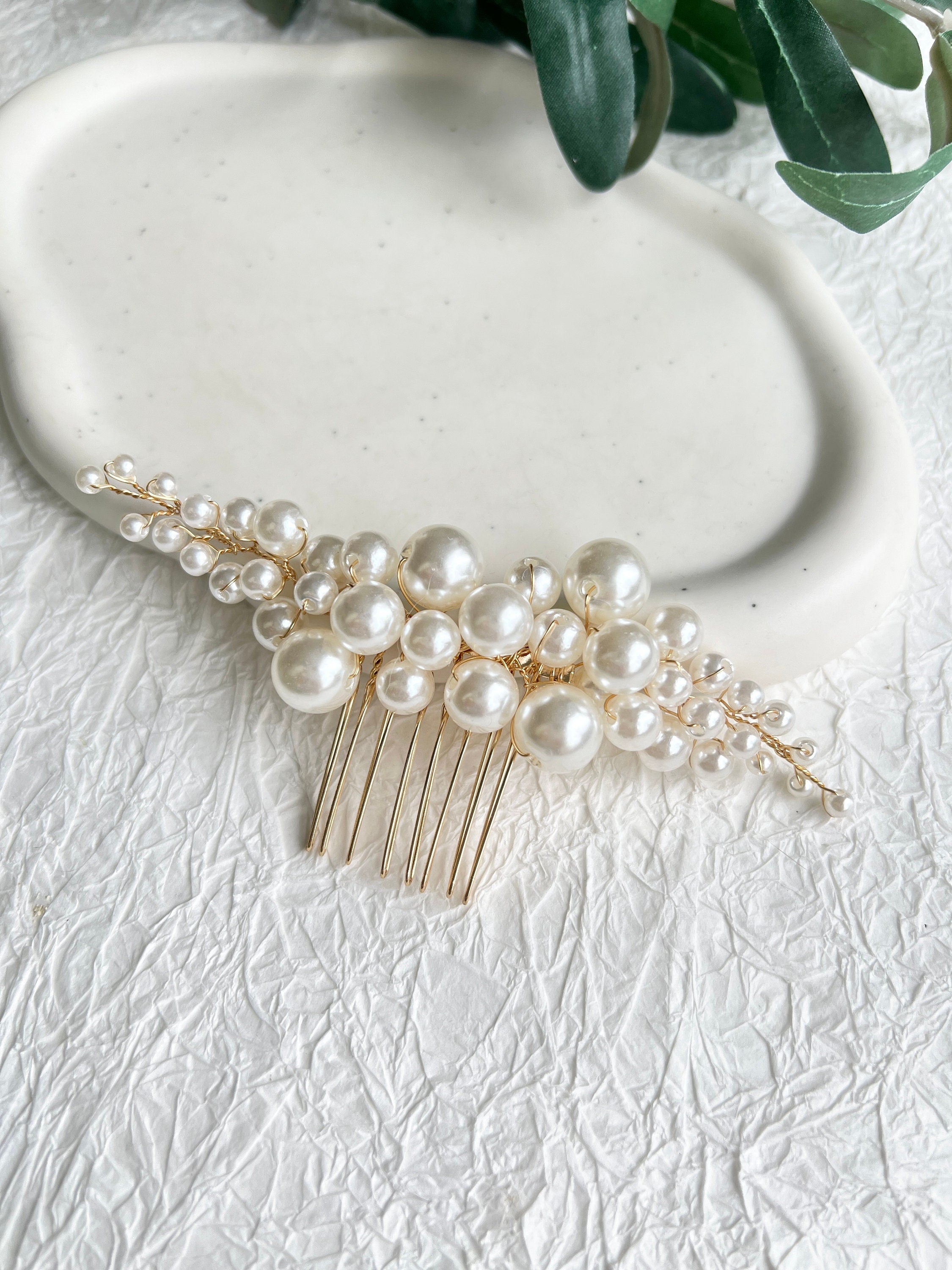 Perlenschmuck, Haarschmuck, weiße Perlen, goldener Juwelierdraht, Brautschmuck, Haarkamm, Brauthaarschmuck, Standesamt, Schmuck, Hochzeit