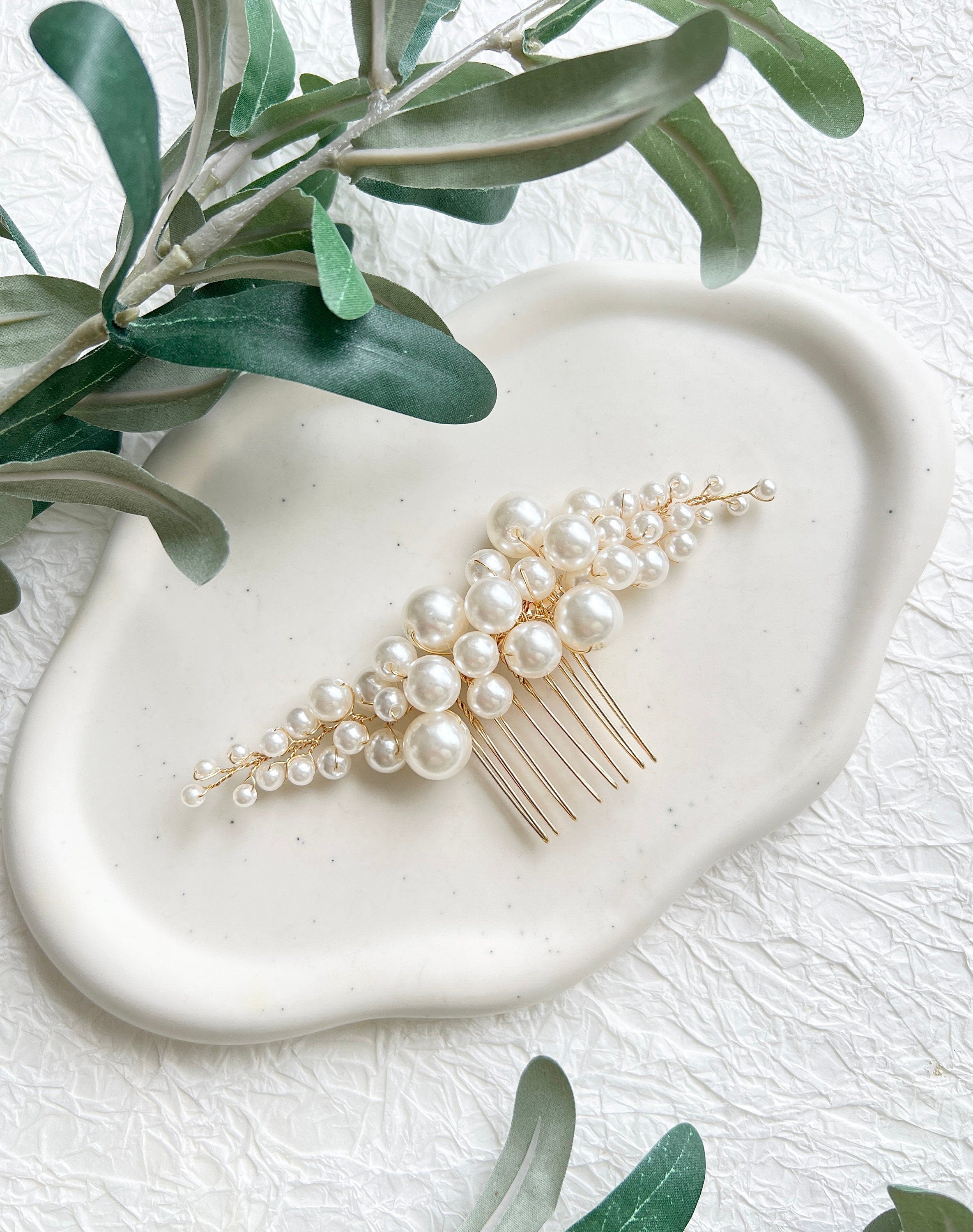 Perlenschmuck, Haarschmuck, weiße Perlen, goldener Juwelierdraht, Brautschmuck, Haarkamm, Brauthaarschmuck, Standesamt, Schmuck, Hochzeit