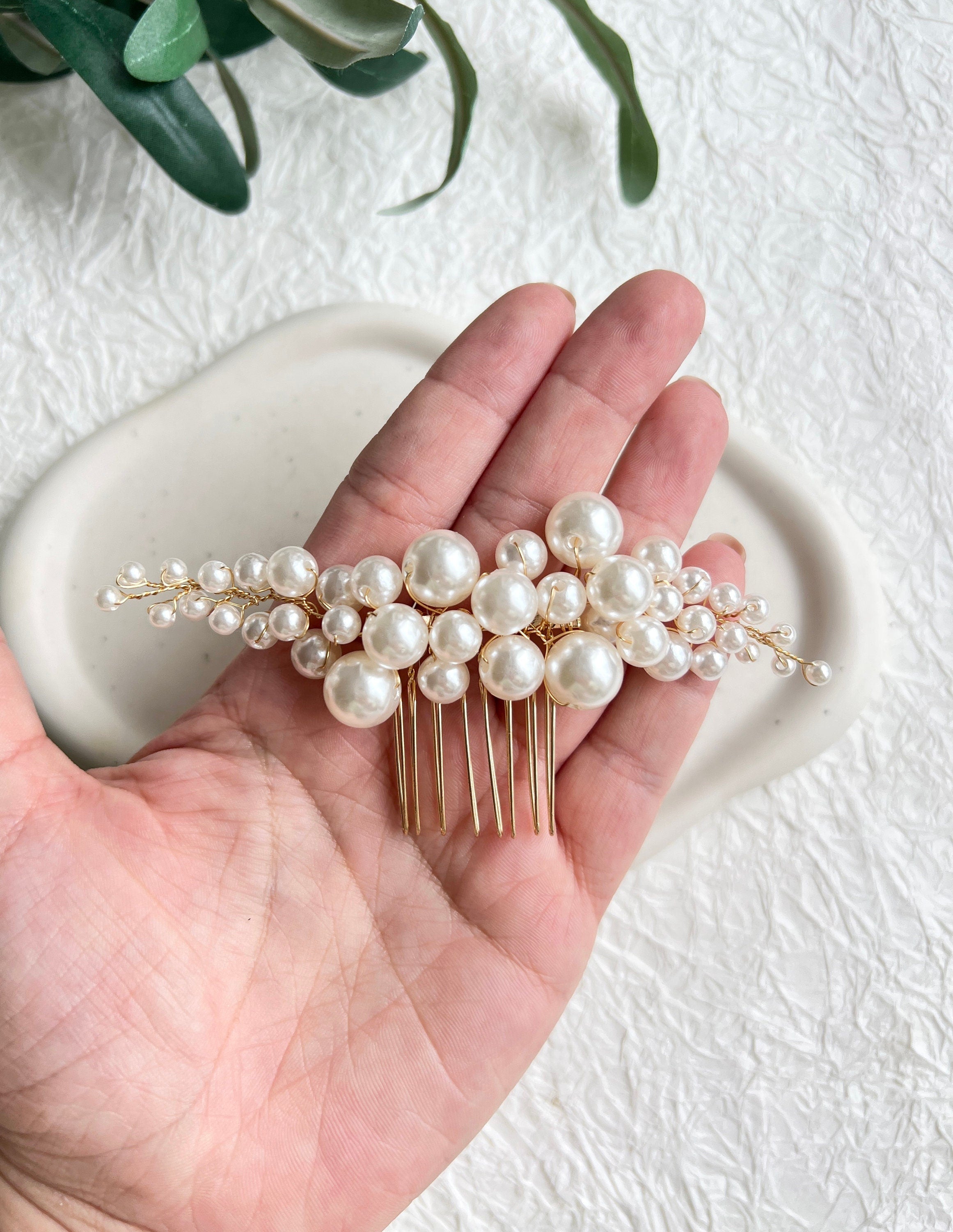 Perlenschmuck, Haarschmuck, weiße Perlen, goldener Juwelierdraht, Brautschmuck, Haarkamm, Brauthaarschmuck, Standesamt, Schmuck, Hochzeit