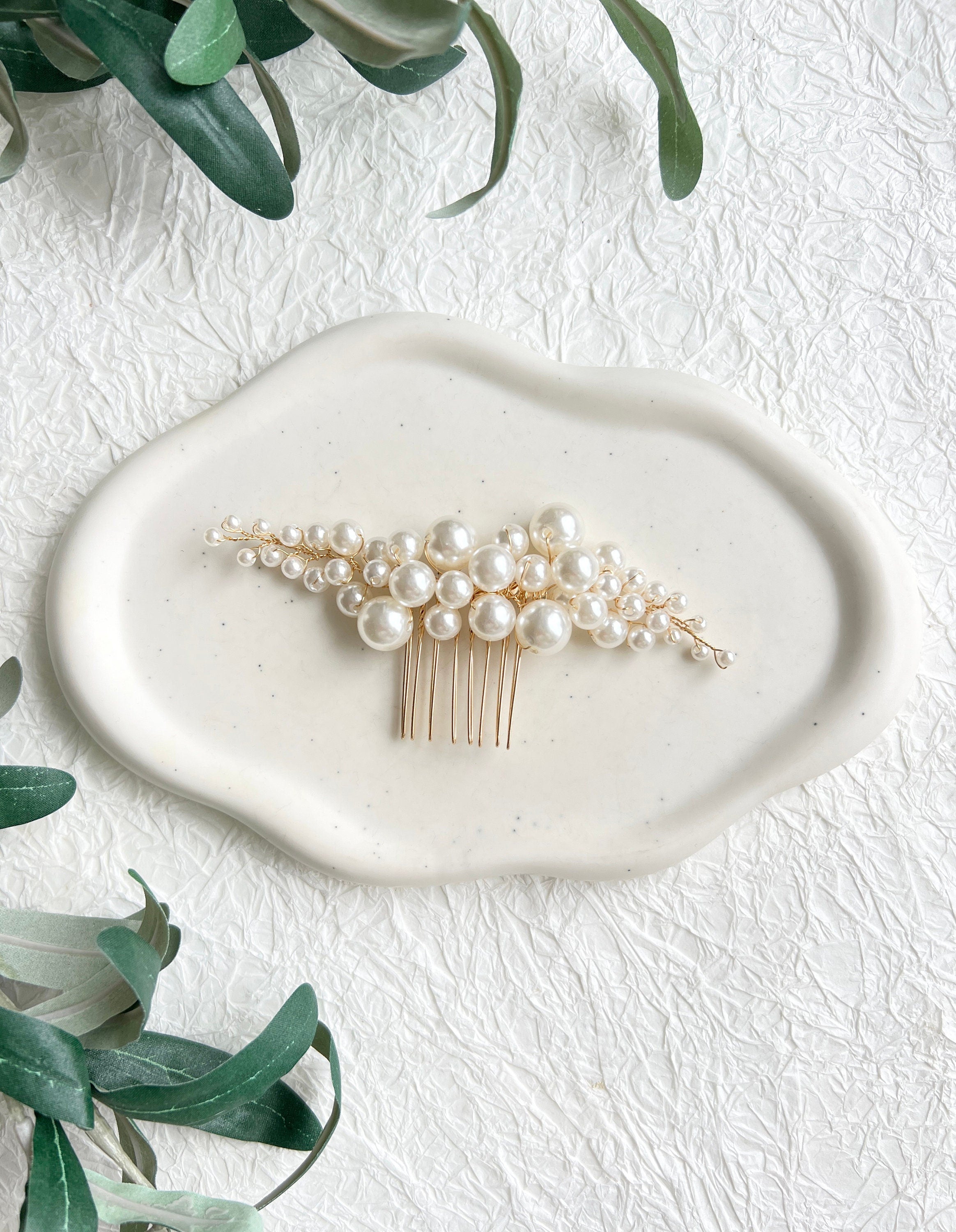Perlenschmuck, Haarschmuck, weiße Perlen, goldener Juwelierdraht, Brautschmuck, Haarkamm, Brauthaarschmuck, Standesamt, Schmuck, Hochzeit