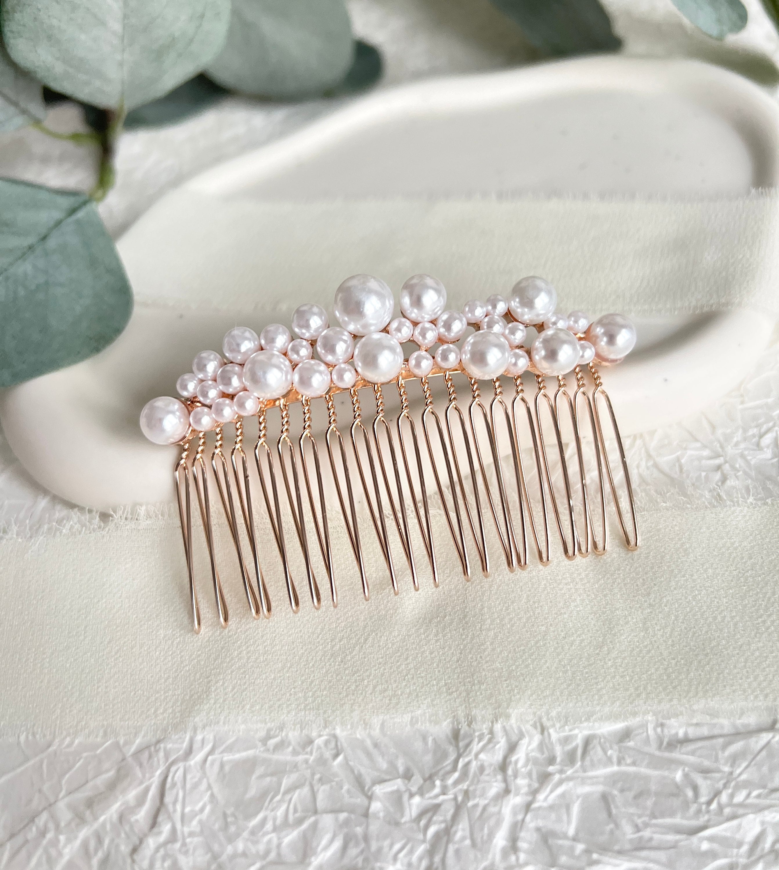 Braut Haarschmuck, eleganter Haarkamm, weiße Perlen, Roségold, Hochzeit, Brautfrisur - Silber-Brauthaarschmuck-Schmuckblüte