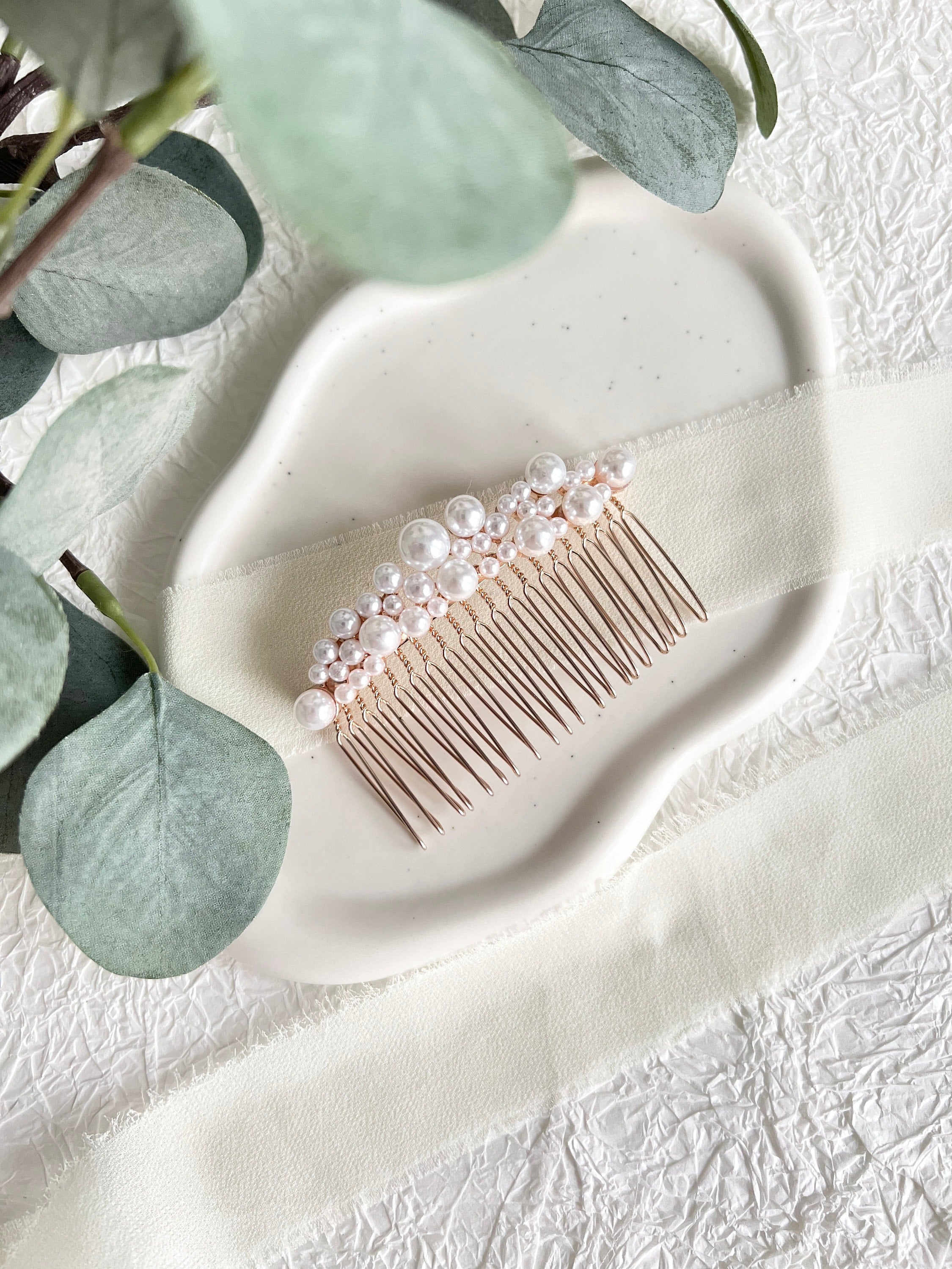 Braut Haarschmuck, eleganter Haarkamm, weiße Perlen, Roségold, Hochzeit, Brautfrisur - Silber-Brauthaarschmuck-Schmuckblüte