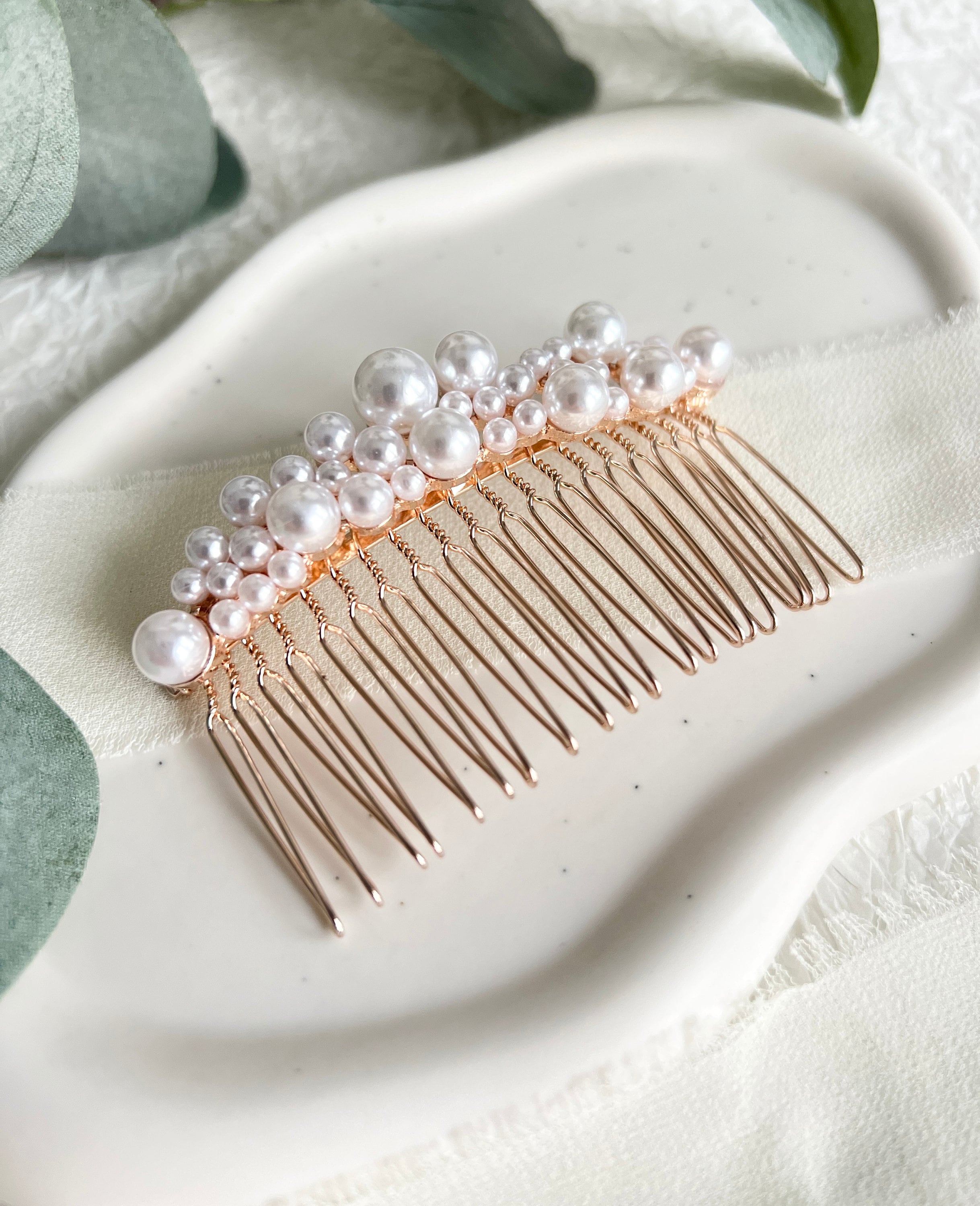 Braut Haarschmuck, eleganter Haarkamm, weiße Perlen, Roségold, Hochzeit, Brautfrisur - Silber-Brauthaarschmuck-Schmuckblüte
